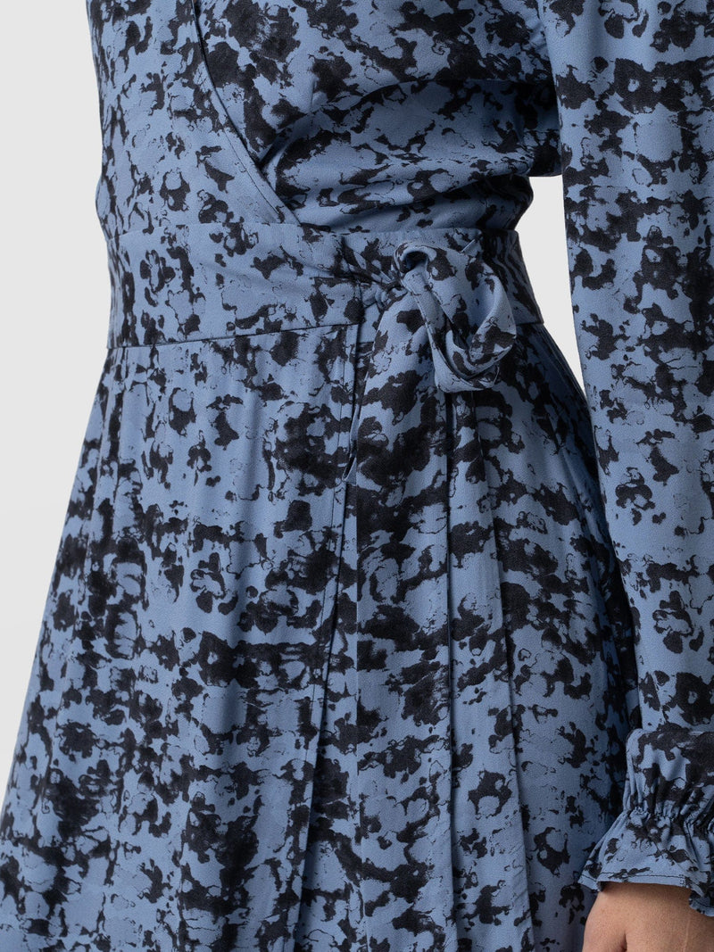 Bonnie Wrap Dress Blue Cloud - Women's Dresses | Saint + Sofia® EU
