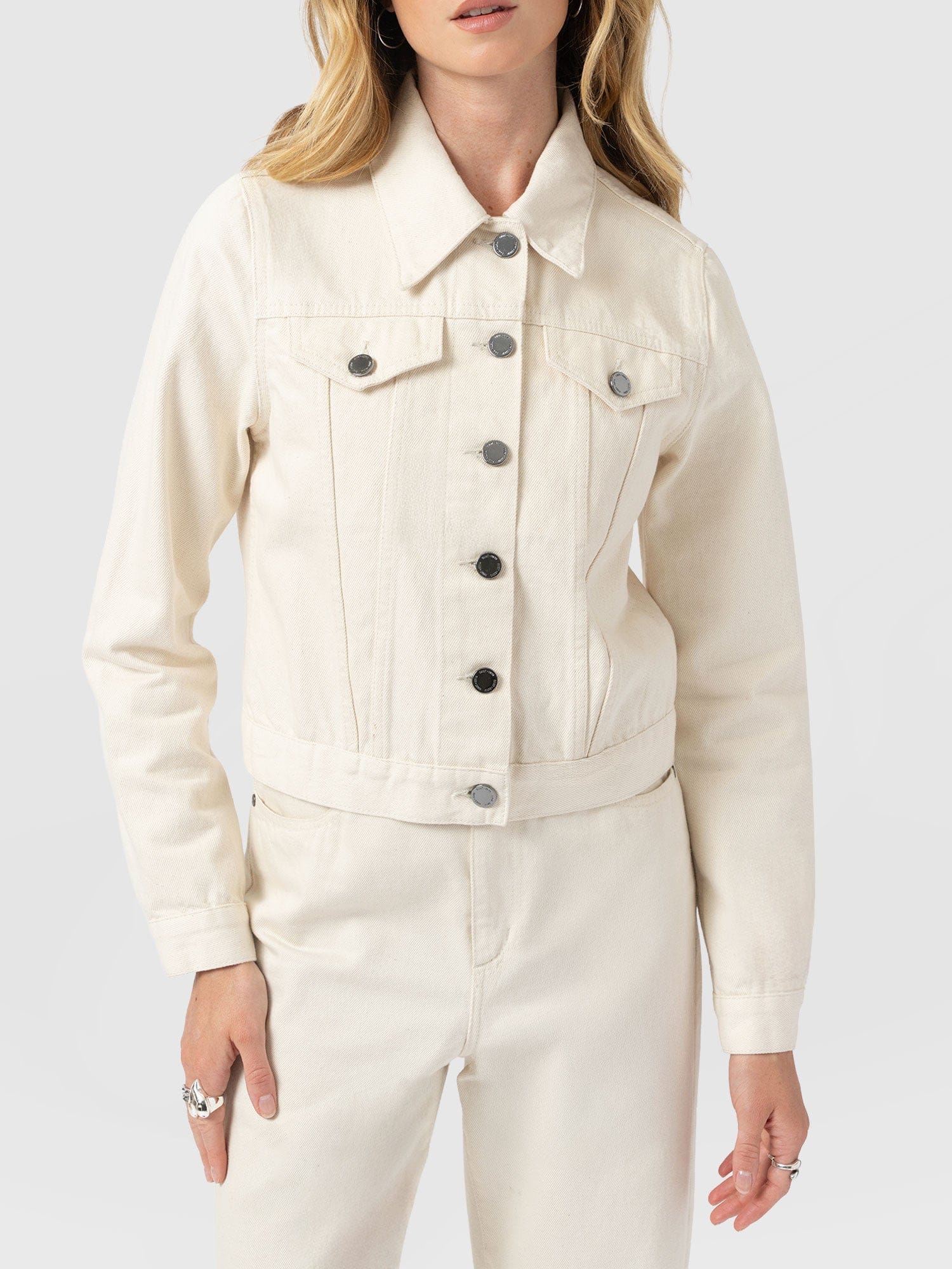 Bowie Denim Jacket - Cream - Women's Jackets | Saint + Sofia® EU