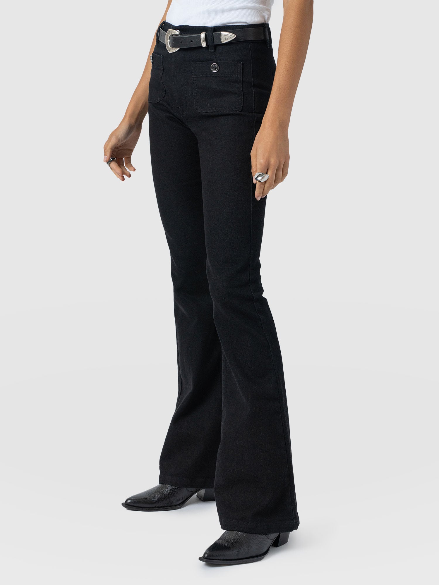Bowie Stretch Flare Jeans Jet Black - Women's Jeans | Saint + Sofia® EU