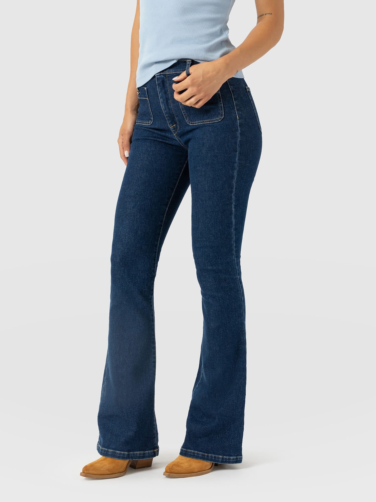 Bowie Stretch Flare Jeans Mid Blue - Women's Jeans | Saint and Sofia® EU