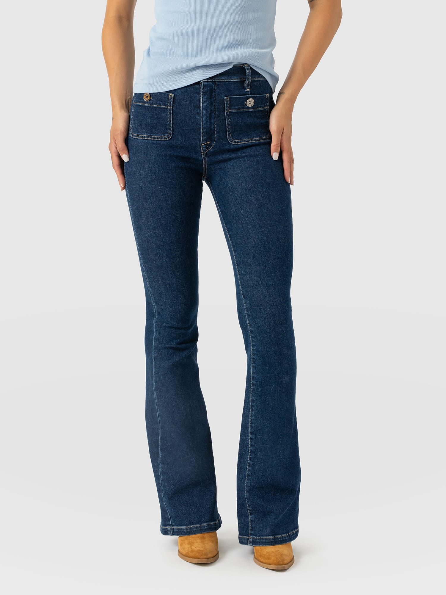 Bowie Stretch Flare Jeans Mid Blue - Women's Jeans | Saint and Sofia® EU