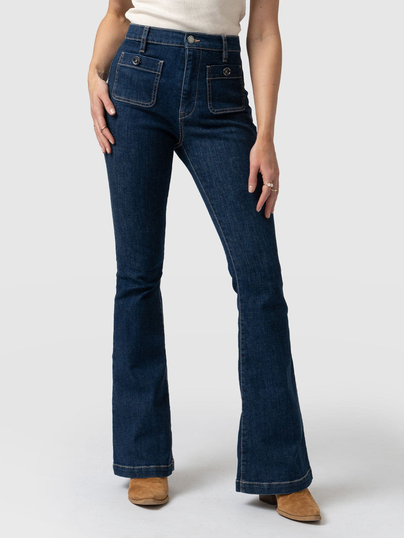 Bowie Stretch Flare Jeans Mid Blue - Women's Jeans | Saint + Sofia® EU