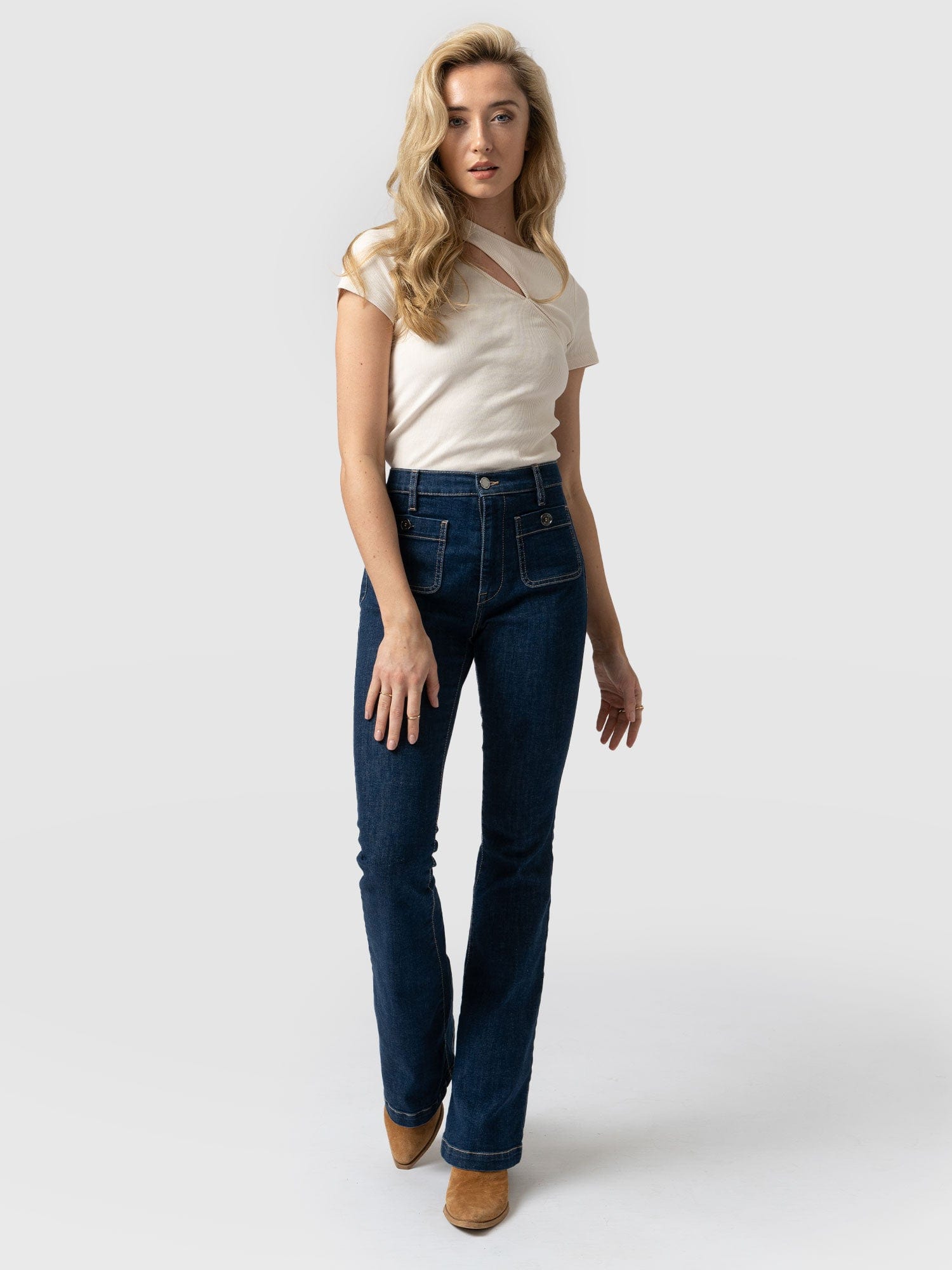 Bowie Stretch Flare Jeans Mid Blue - Women's Jeans | Saint + Sofia® EU