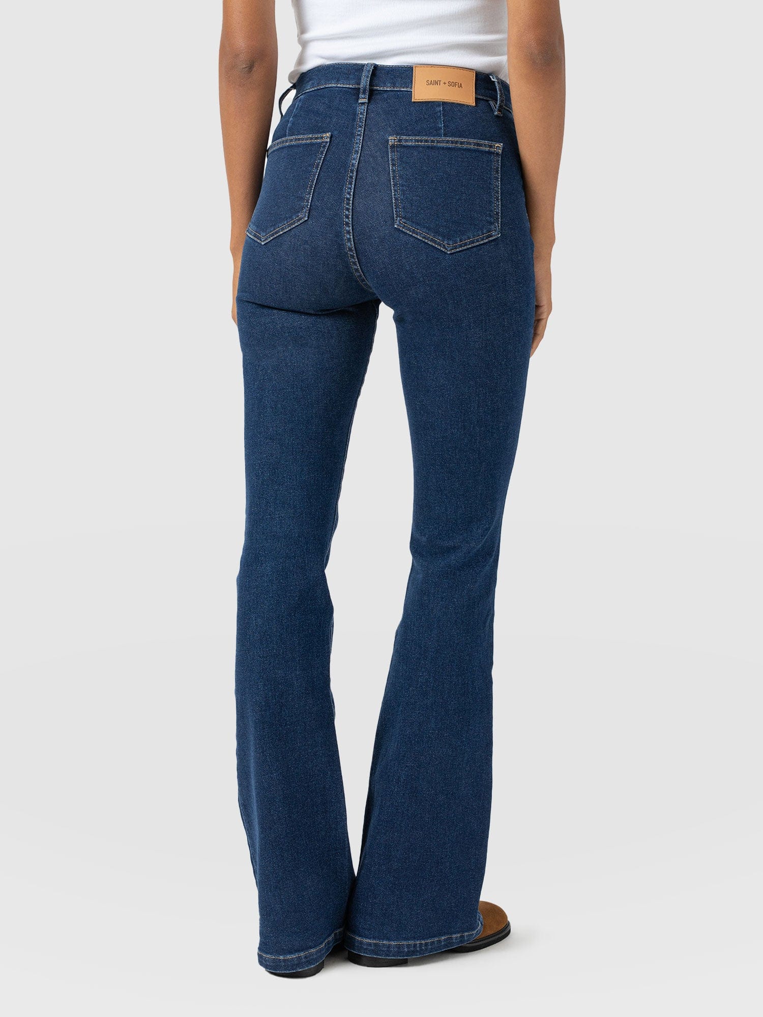 Bowie Stretch Flare Jeans Mid Blue - Women's Jeans | Saint + Sofia® EU