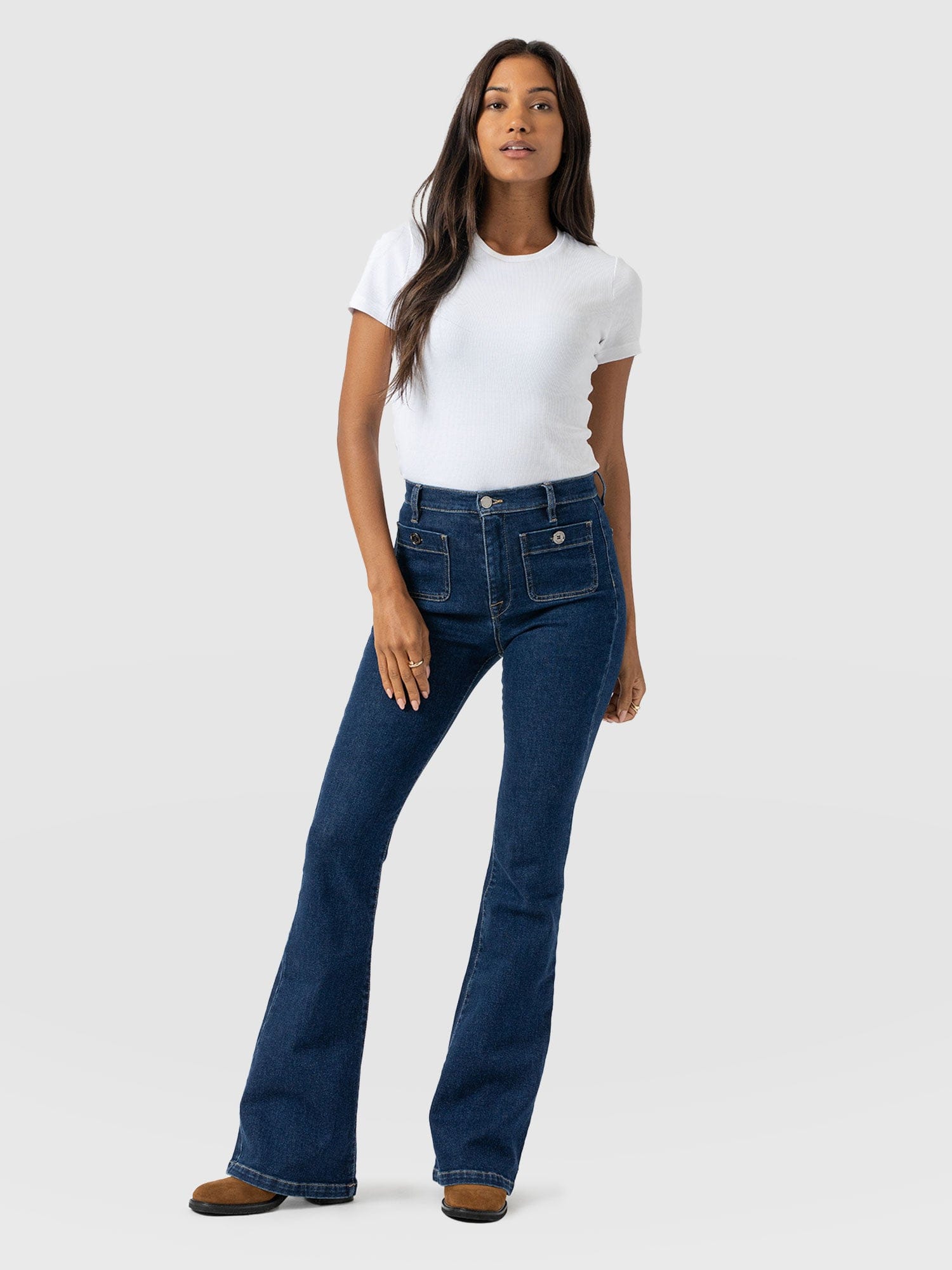 Bowie Stretch Flare Jeans Mid Blue - Women's Jeans | Saint + Sofia® EU