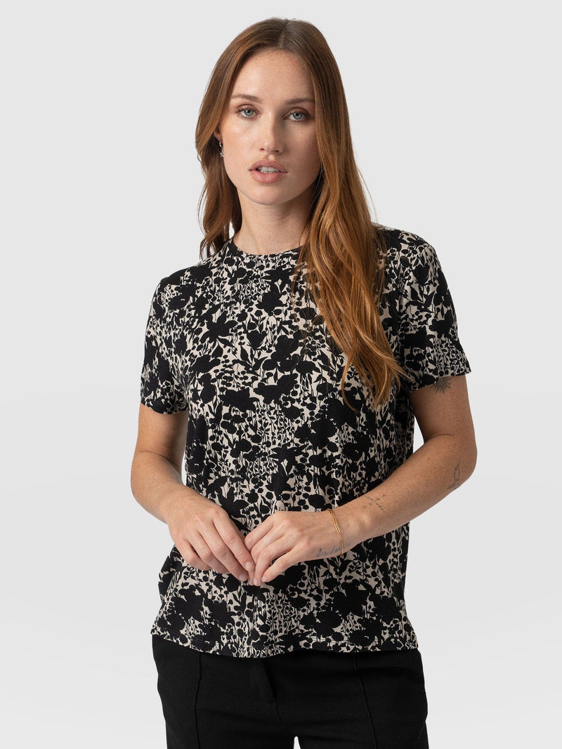 Boyfriend Tee Black Cream Floral - Women's T-Shirts | Saint + Sofia® EU