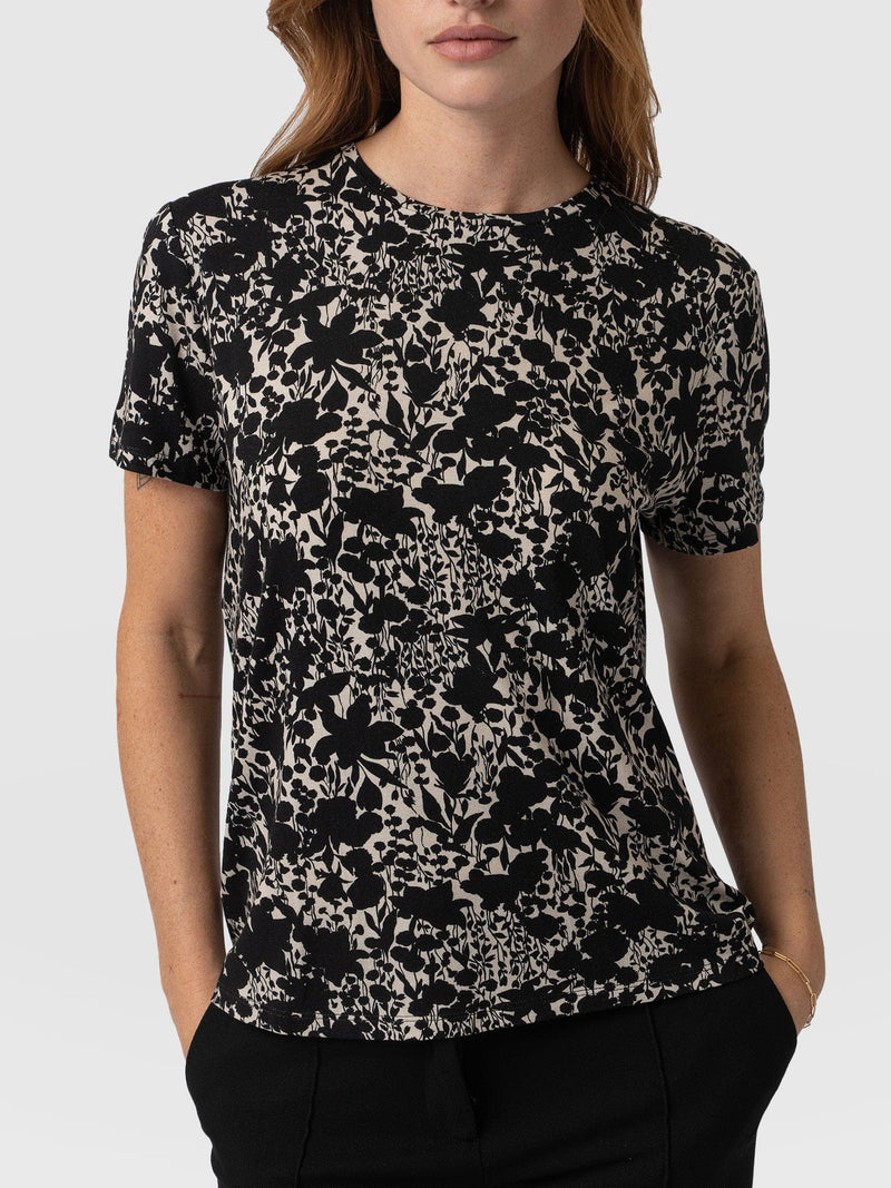 Boyfriend Tee Black Cream Floral - Women's T-Shirts | Saint + Sofia® EU