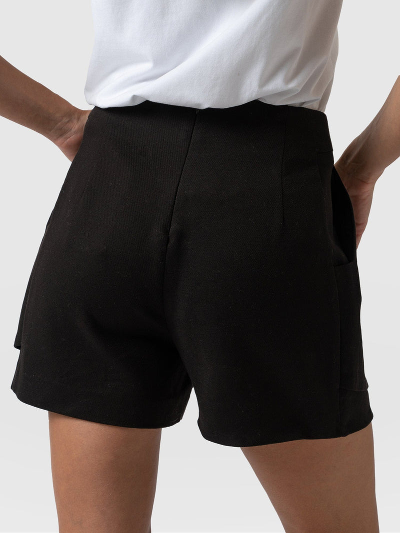 Cambridge Short Black - Women's Shorts | Saint + Sofia® EU