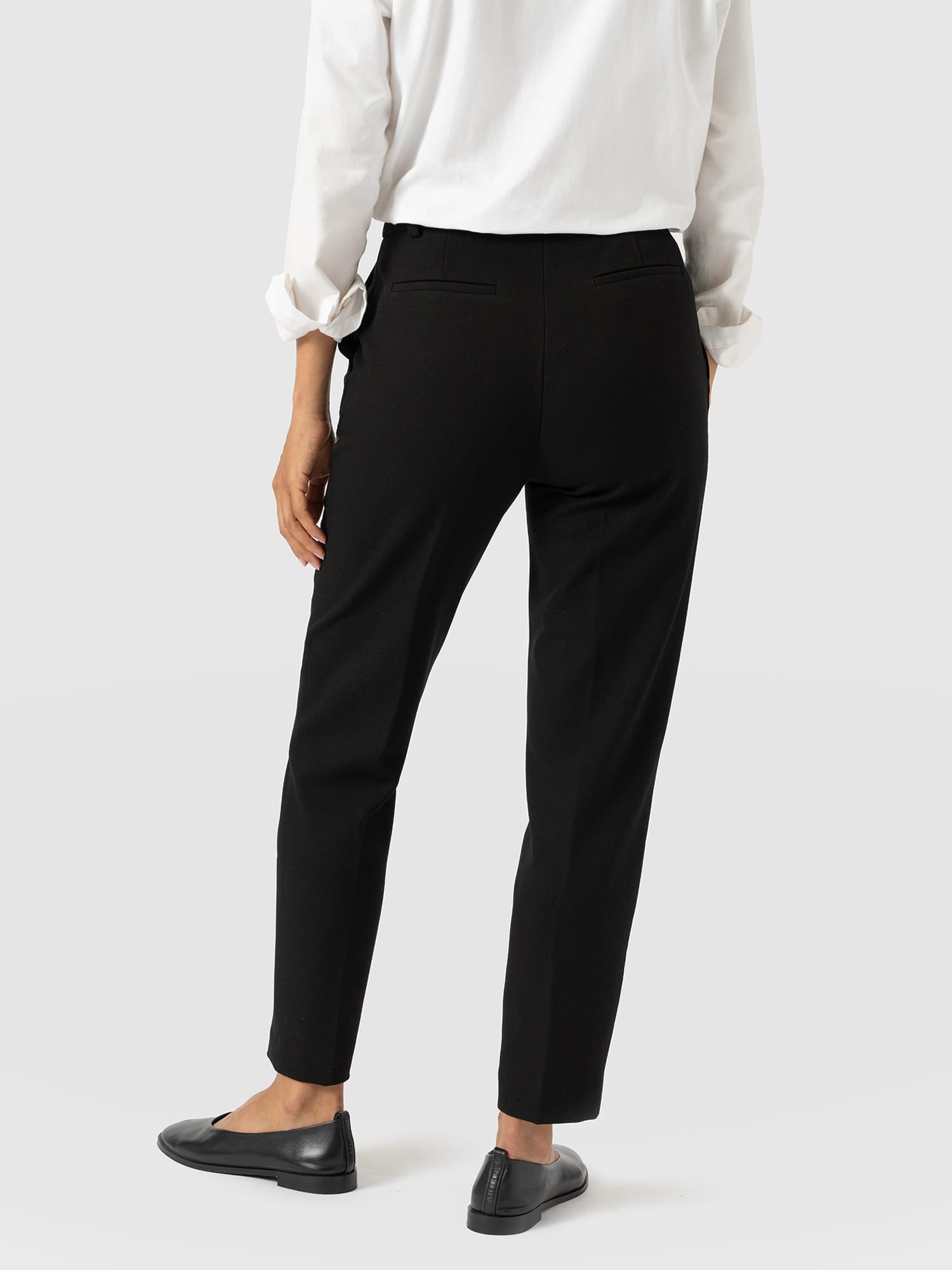 Cambridge Tapered Pant - Black - Women's Trouserss | Saint and Sofia® EU