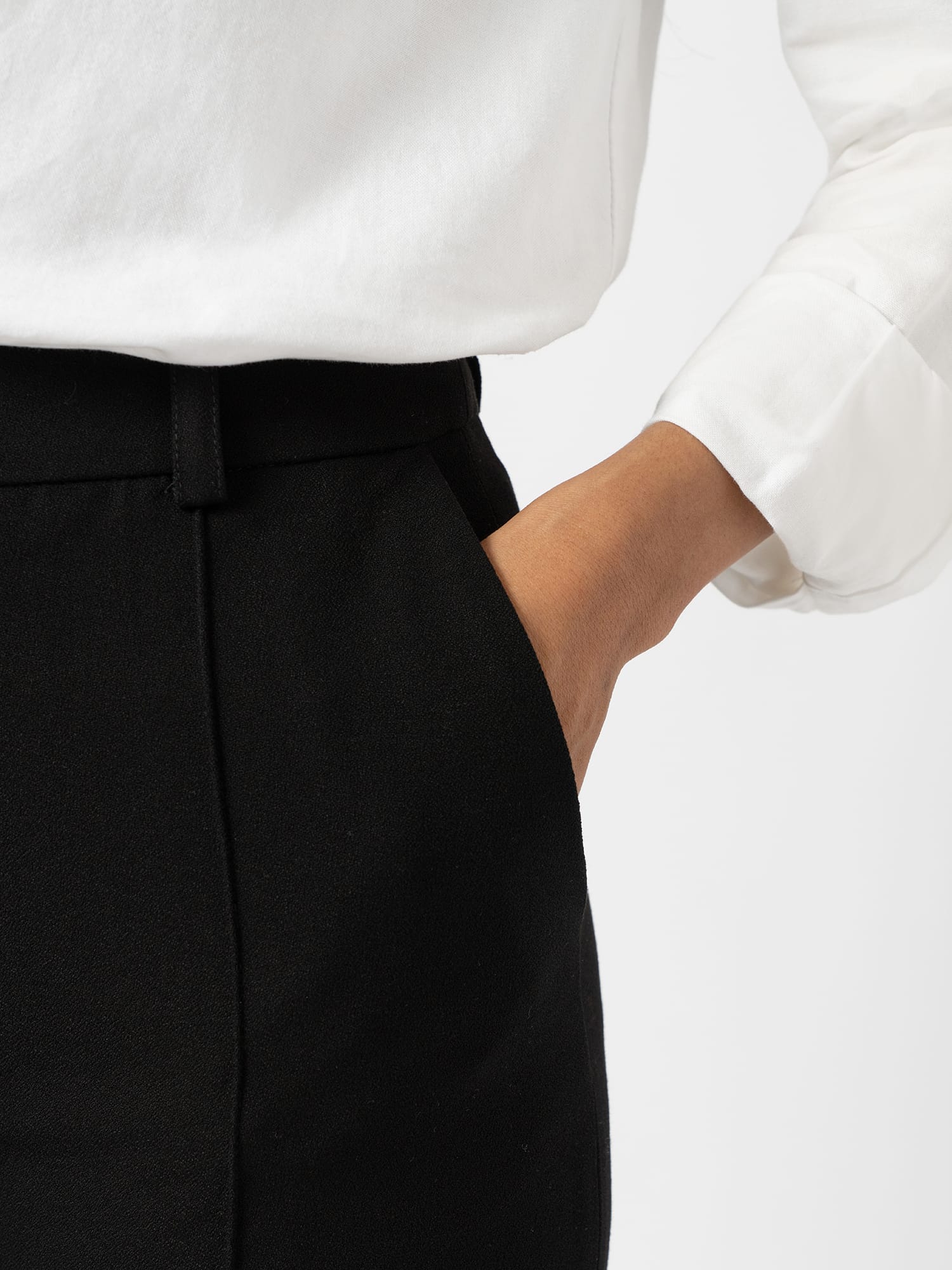 Cambridge Tapered Pant - Black - Women's Trouserss | Saint and Sofia® EU