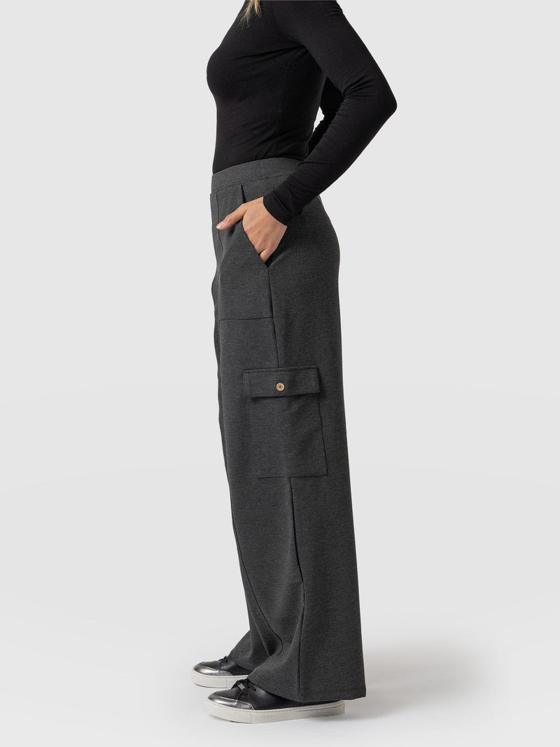 Cargo Chelsea Pant Charcoal - Women's Trousers | Saint + Sofia® EU