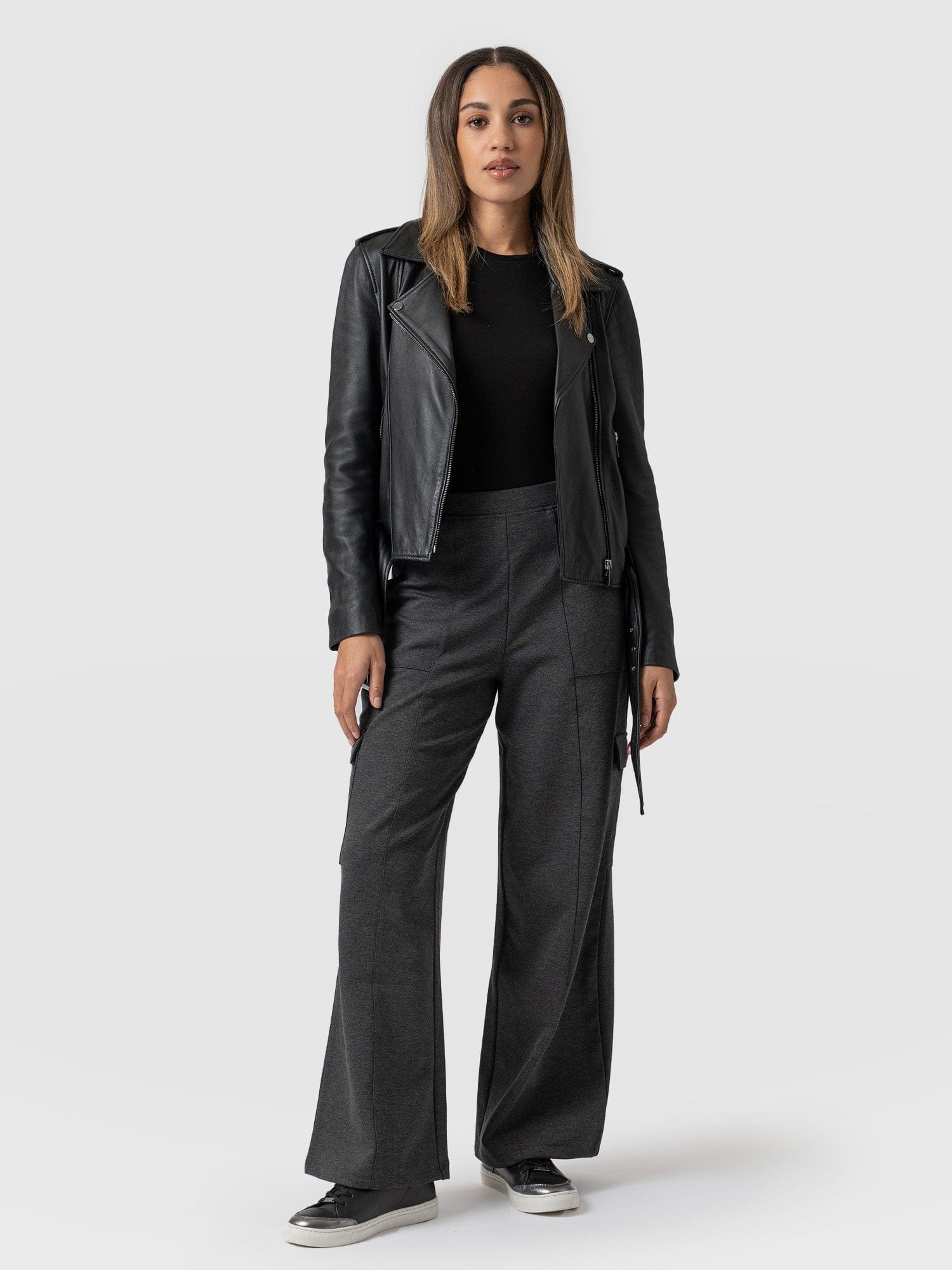 Cargo Chelsea Pant Charcoal - Women's Trousers | Saint + Sofia® EU