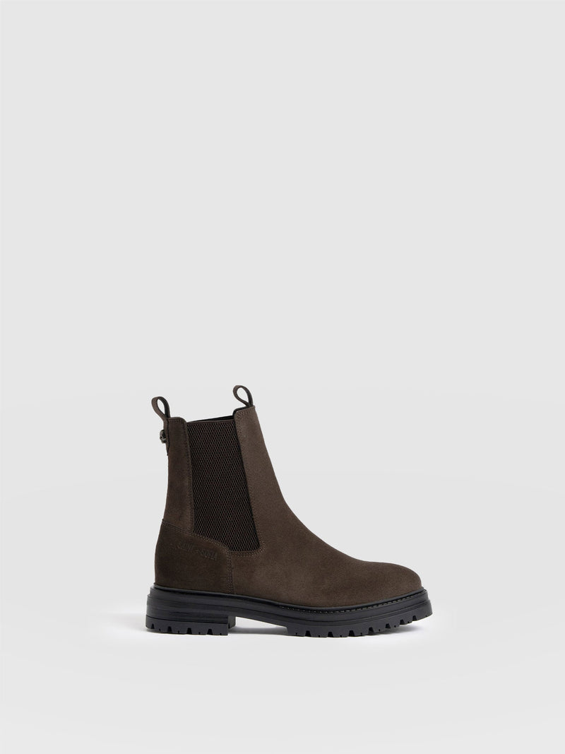 Carnaby Chelsea Boot - Chocolate Suede - Women's Shoes | Saint + Sofia® EU