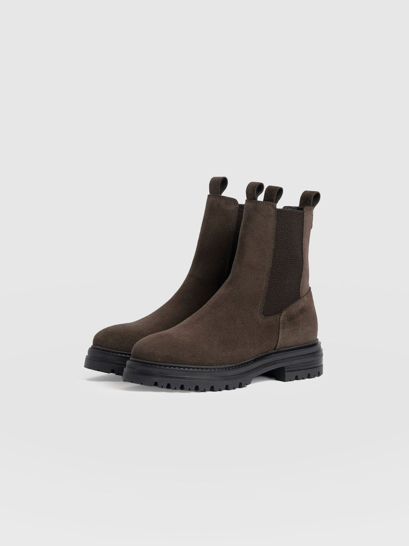 Carnaby Chelsea Boot - Chocolate Suede - Women's Shoes | Saint + Sofia® EU