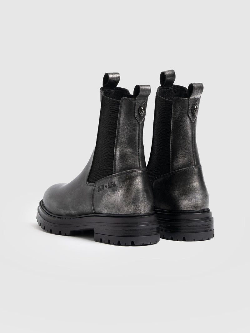 Carnaby Chelsea Boot - Gunmetal - Women's Shoes | Saint + Sofia® EU