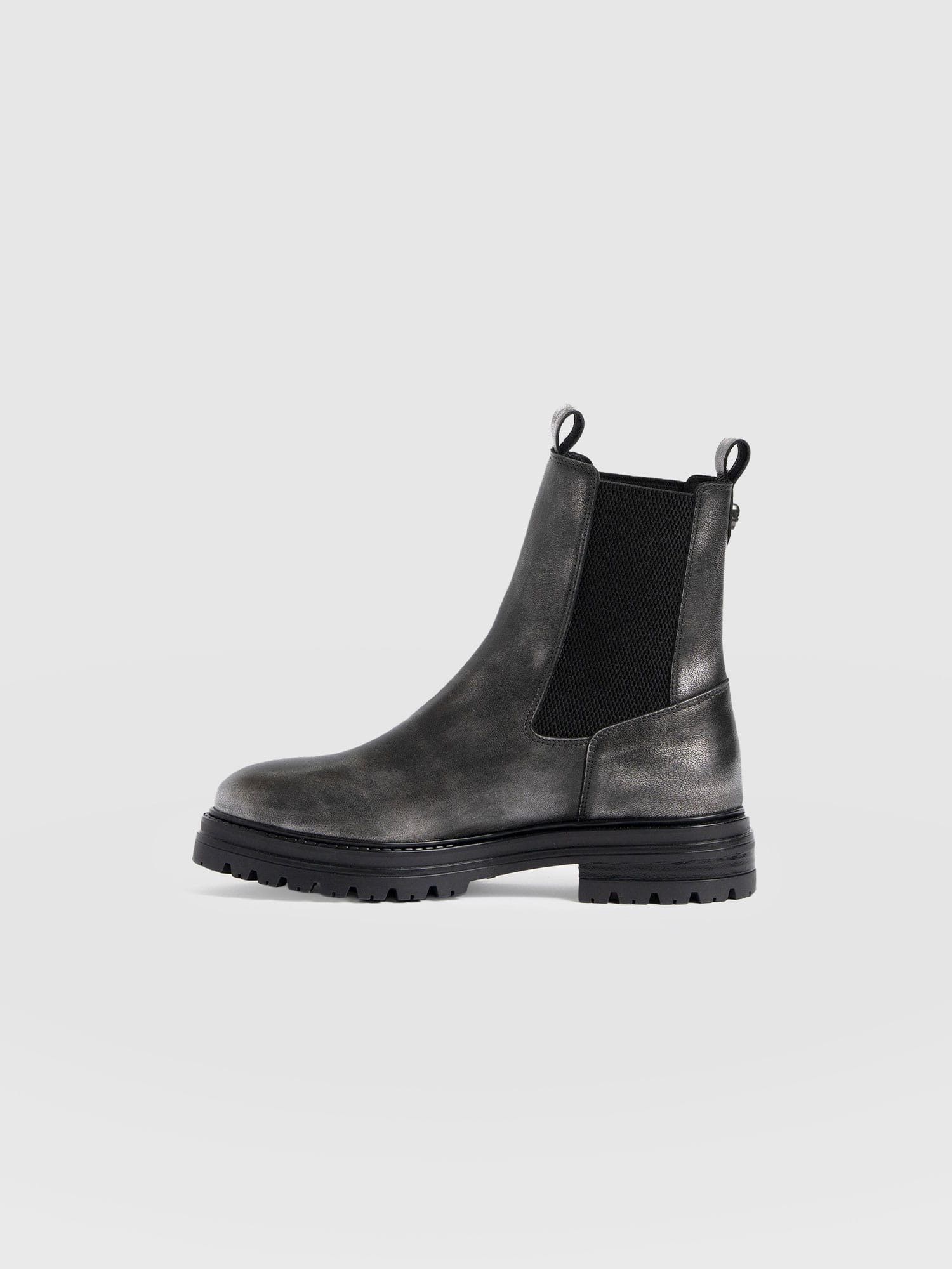 Carnaby Chelsea Boot - Gunmetal - Women's Shoes | Saint + Sofia® EU