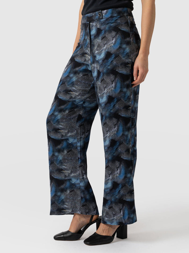 Carson Pant Blue Skyfall - Women's Trousers | Saint + Sofia® EU