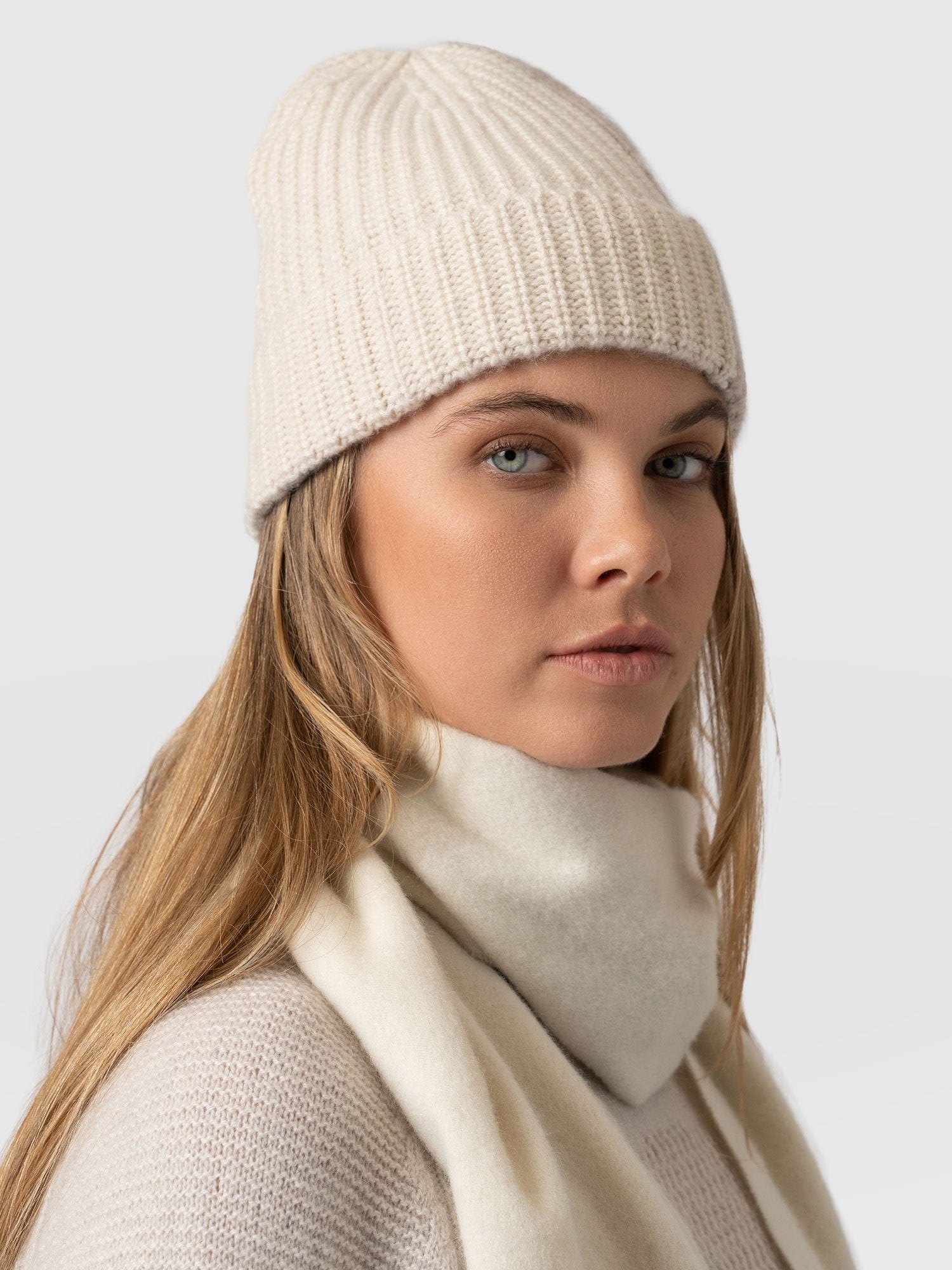 Cashmere Beanie Cream/Beige - Women's Hats | Saint + Sofia® EU