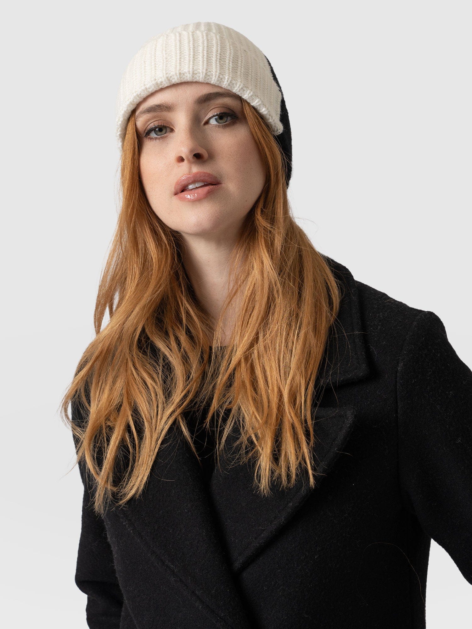 Cashmere Beanie Cream/Black - Women's Hats | Saint + Sofia® EU
