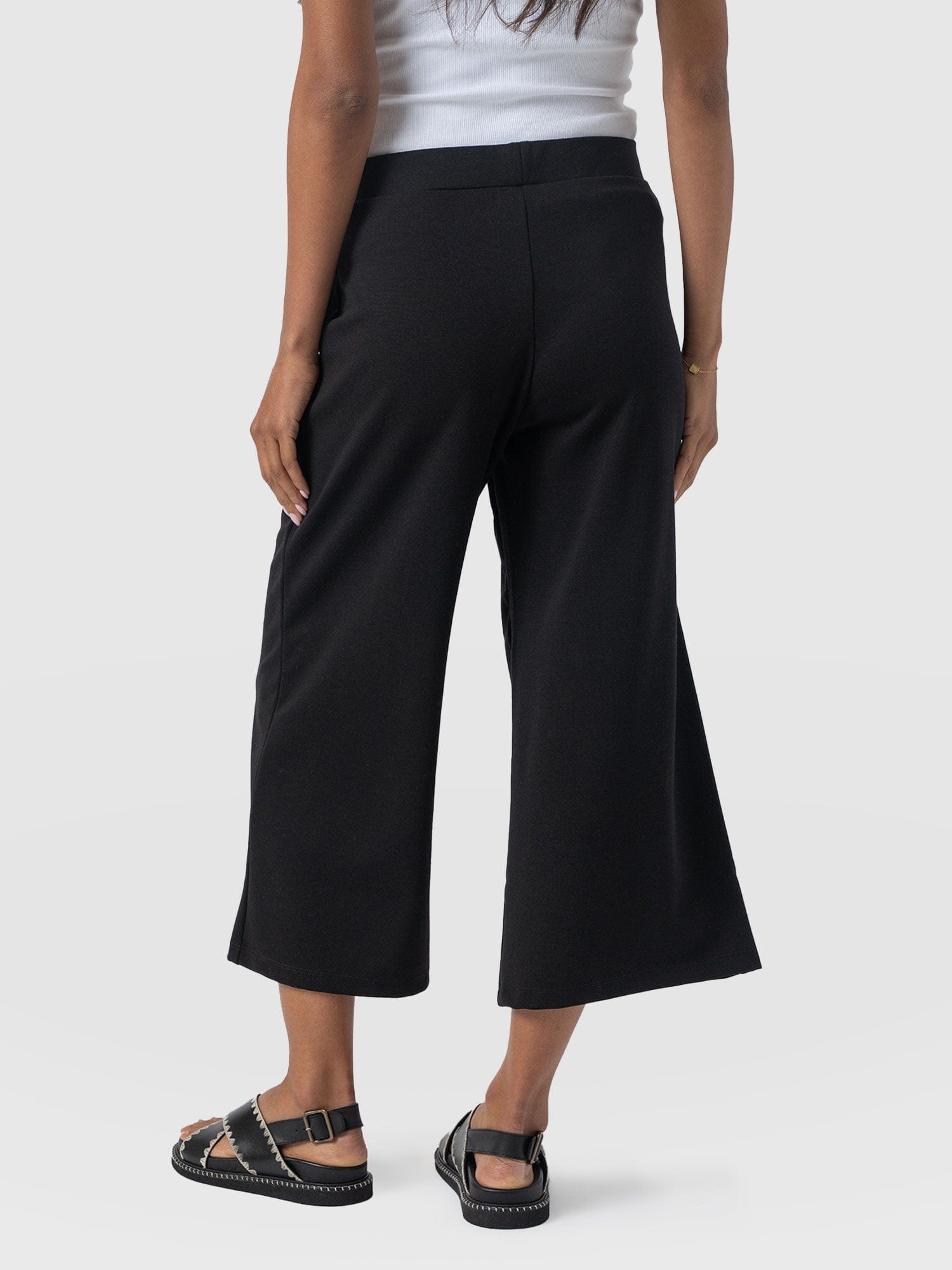 Keller Crop Pant Black - Women's Culottes | Saint and Sofia® EU