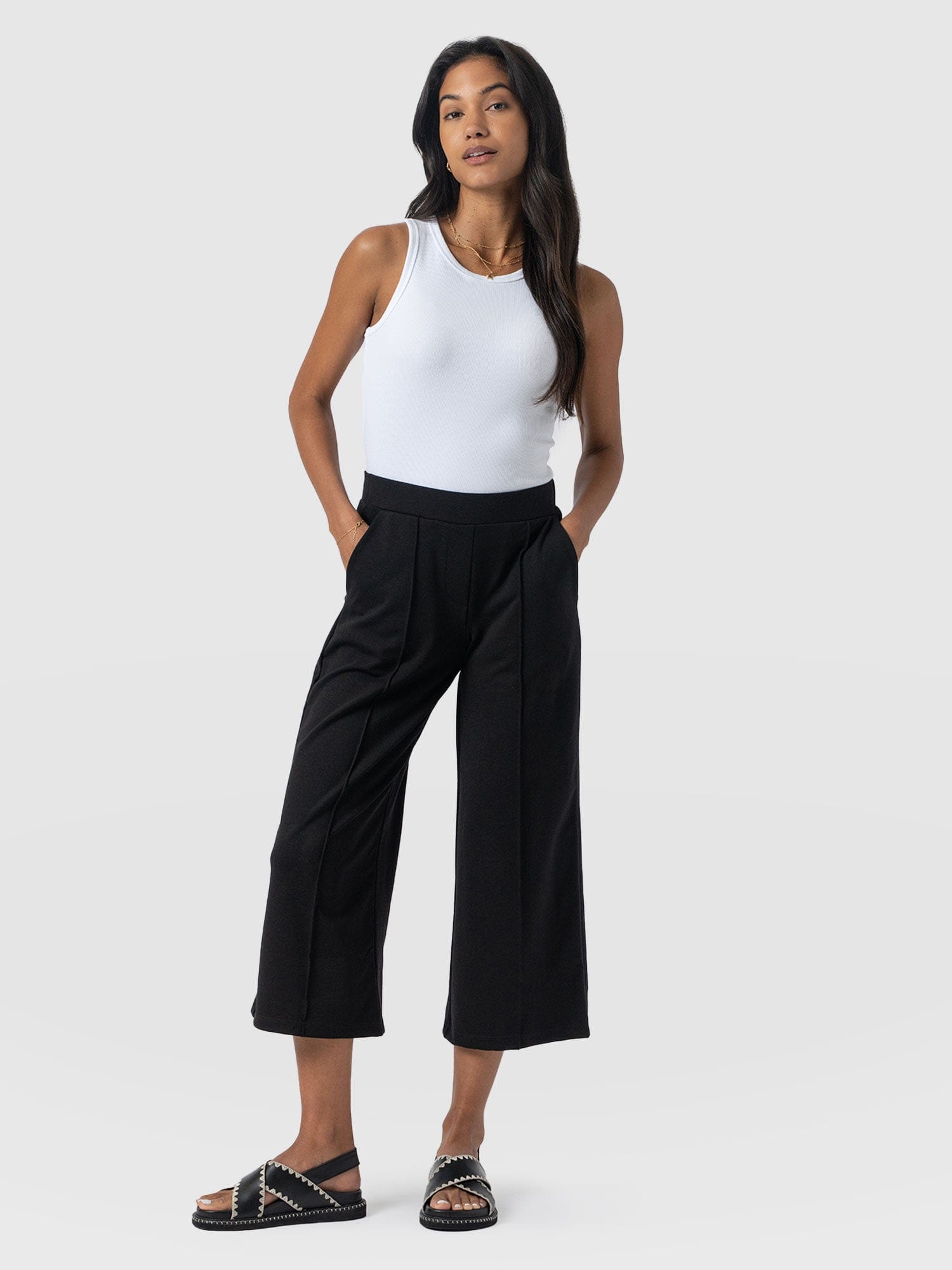 Keller Crop Pant Black - Women's Culottes | Saint and Sofia® EU