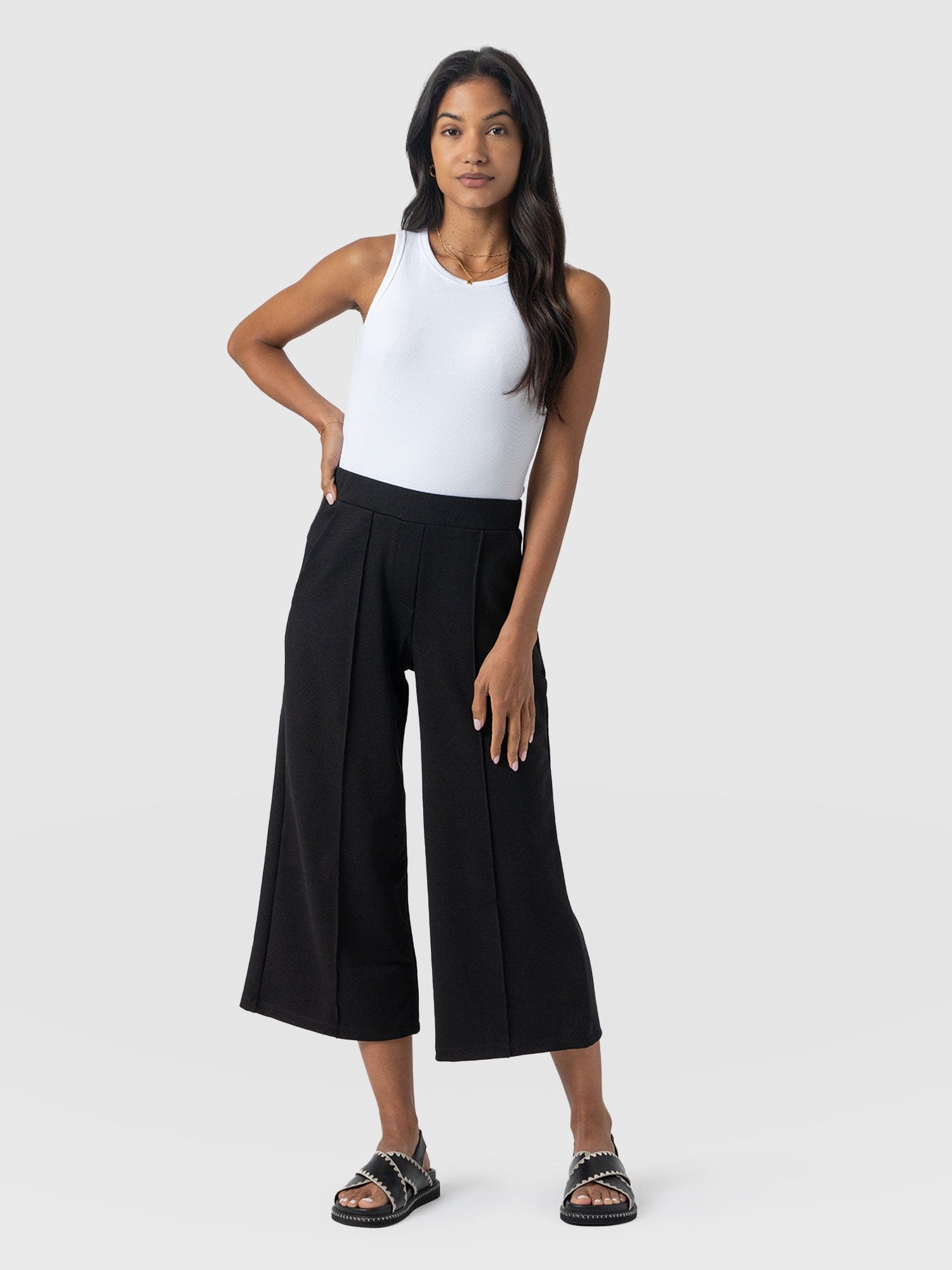 Keller Crop Pant Black - Women's Culottes | Saint and Sofia® EU