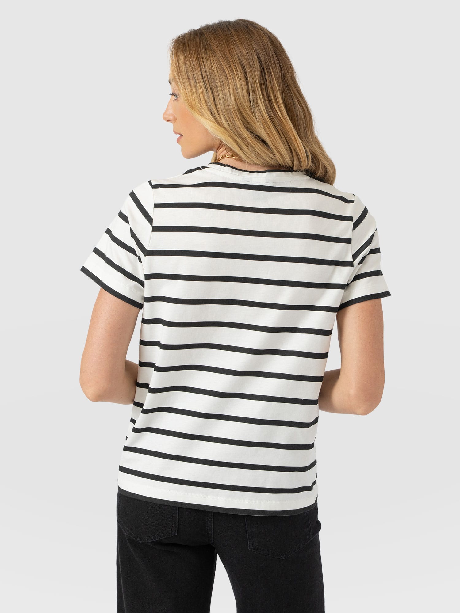 Chelsea Crew Neck Tee - Black Stripe - Women's T-shirts | Saint + Sofia® EU