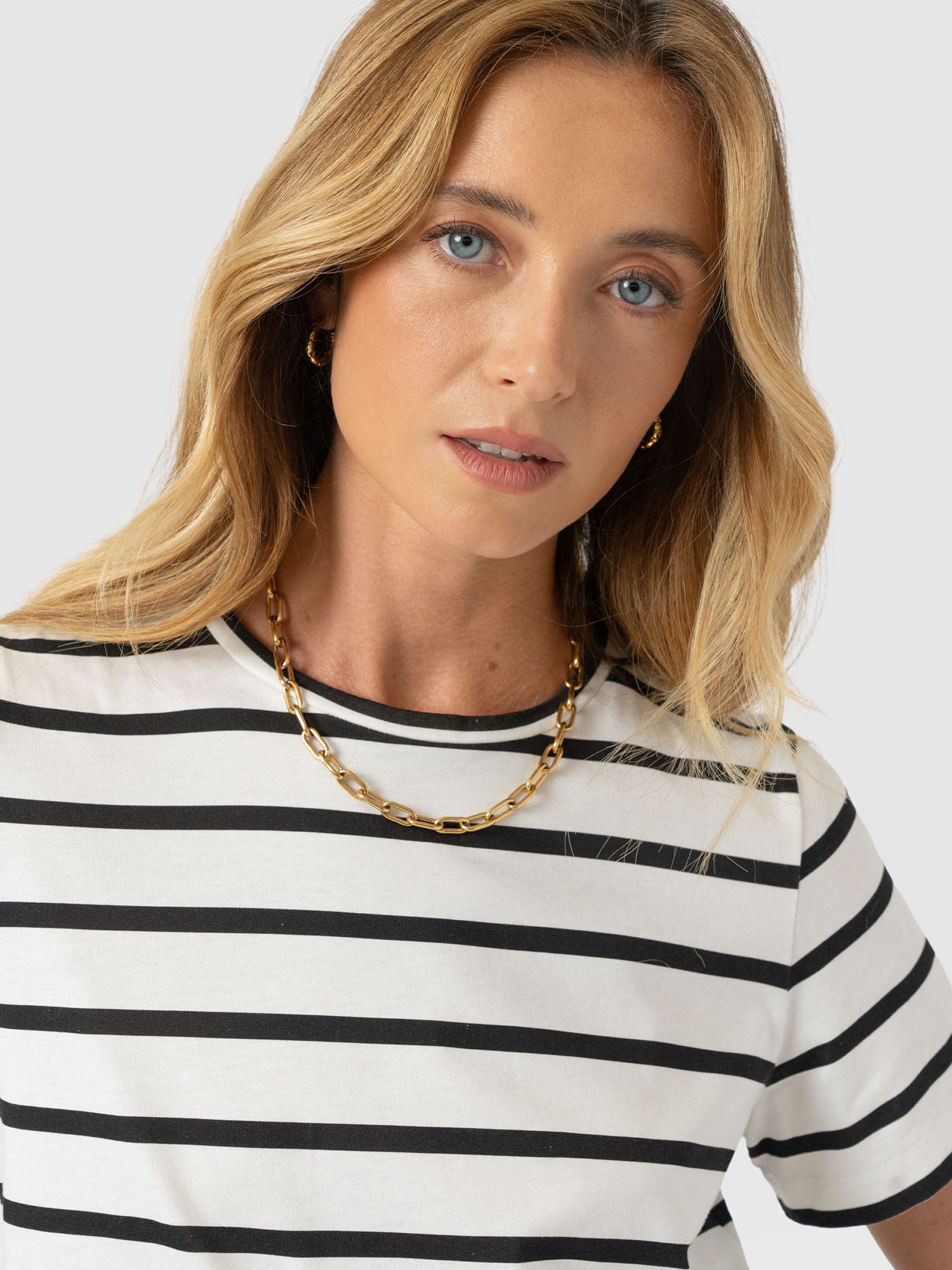 Chelsea Crew Neck Tee - Black Stripe - Women's T-shirts | Saint + Sofia® EU