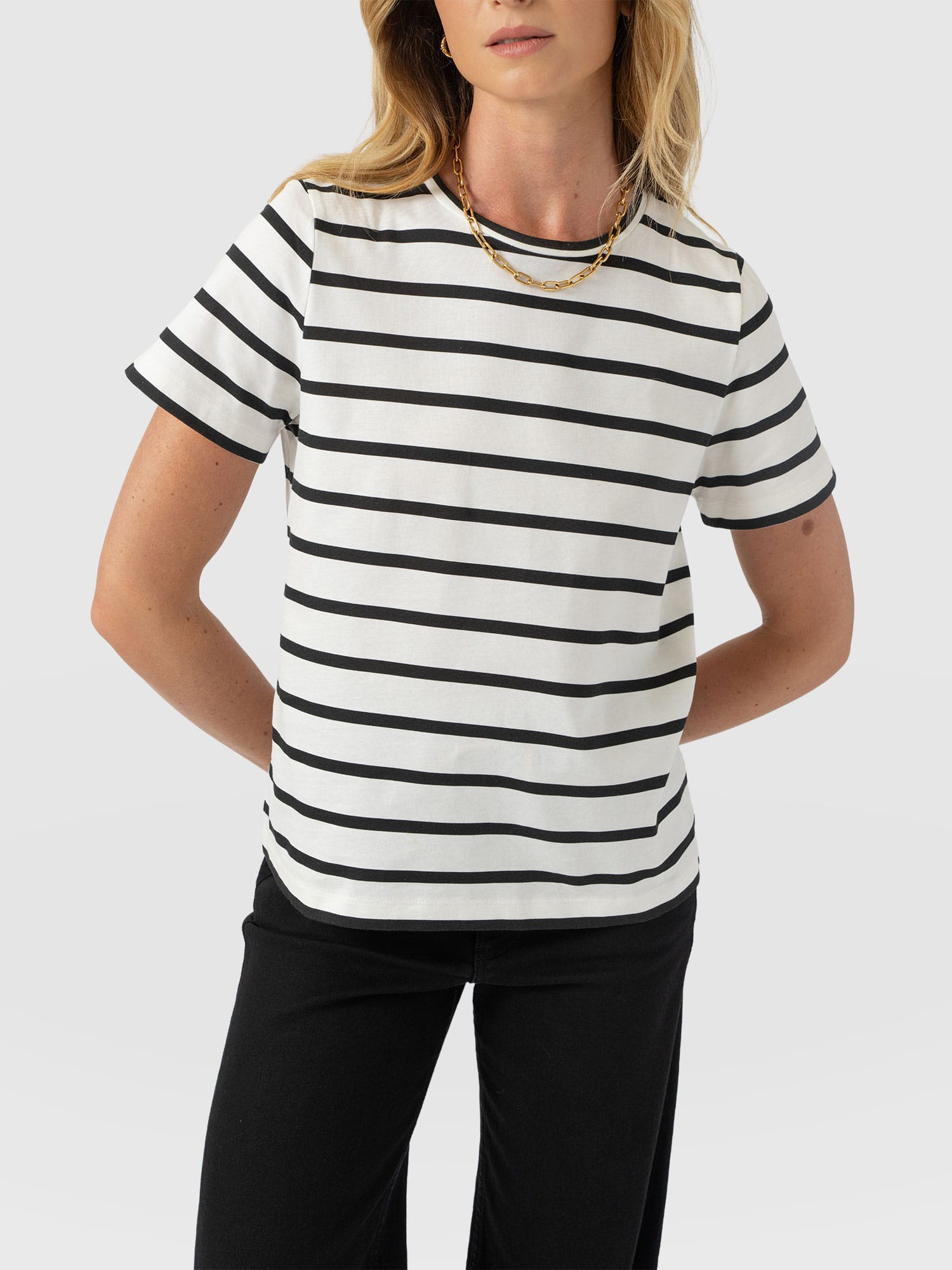 Chelsea Crew Neck Tee - Black Stripe - Women's T-shirts | Saint + Sofia® EU