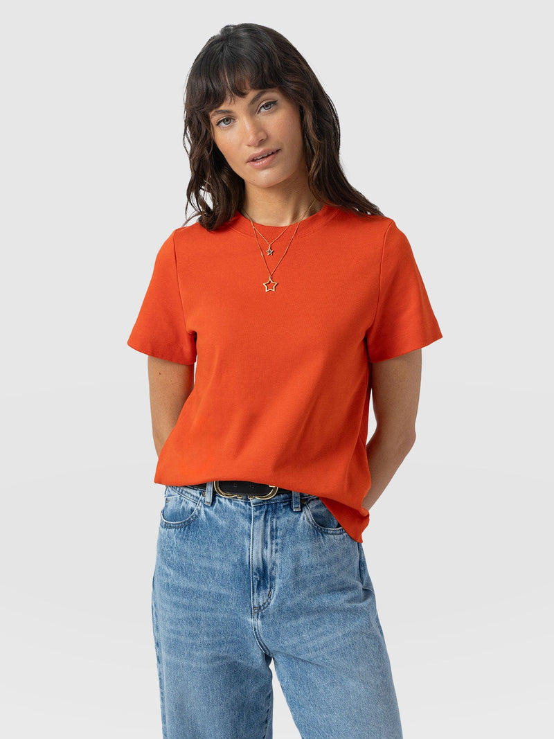 Chelsea Crew Neck Tee - Burnt Orange - Women's T-shirts | Saint + Sofia® EU