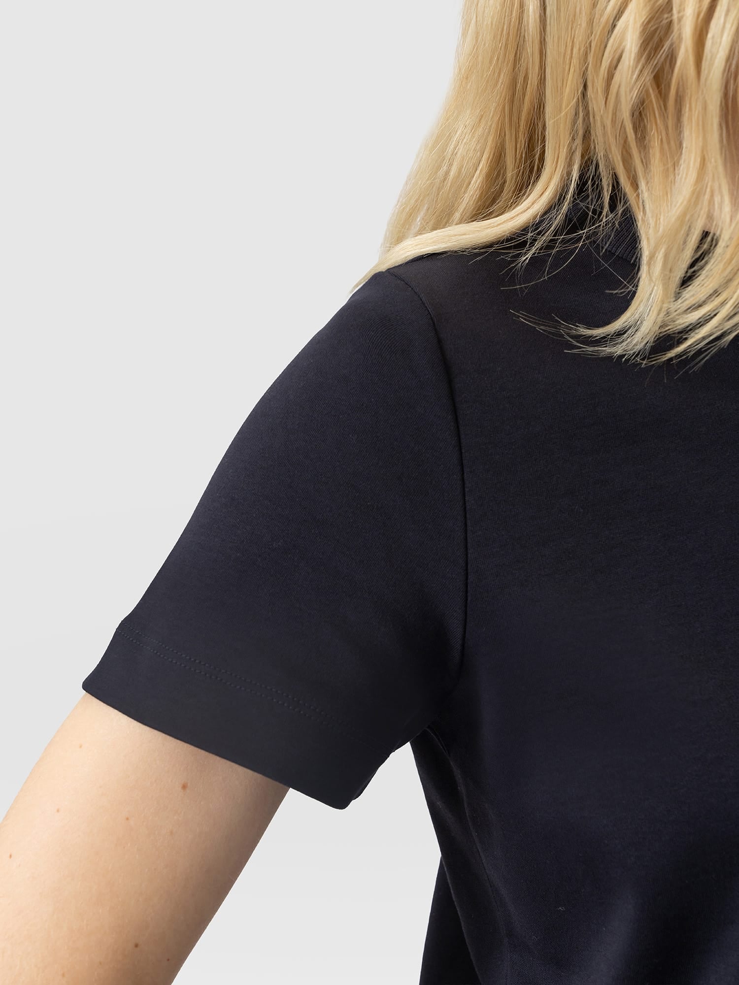 Chelsea Crew Neck Tee - Navy - Women's T-shirts | Saint and Sofia® EU