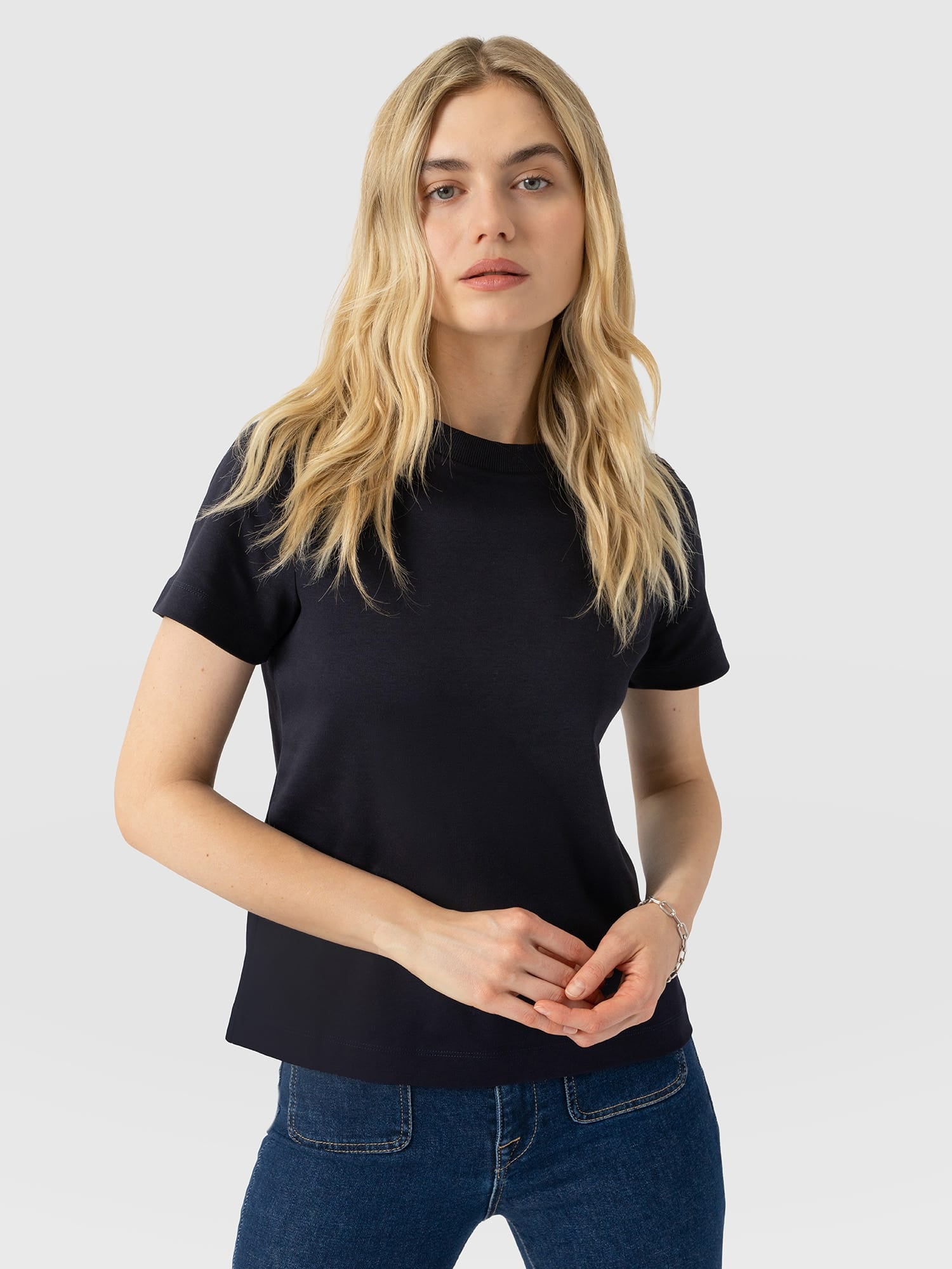 Chelsea Crew Neck Tee - Navy - Women's T-shirts | Saint and Sofia® EU