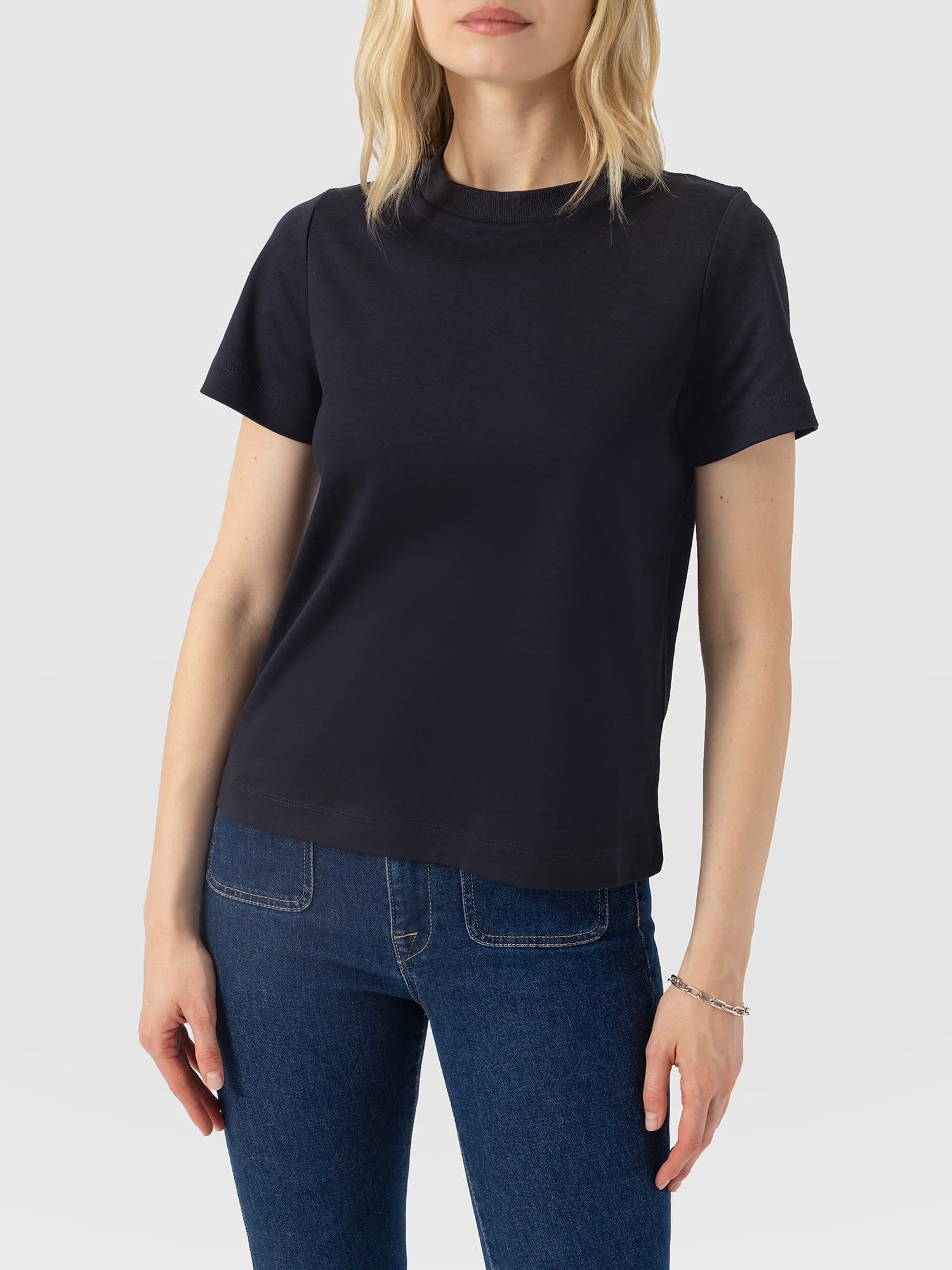 Chelsea Crew Neck Tee - Navy - Women's T-shirts | Saint and Sofia® EU
