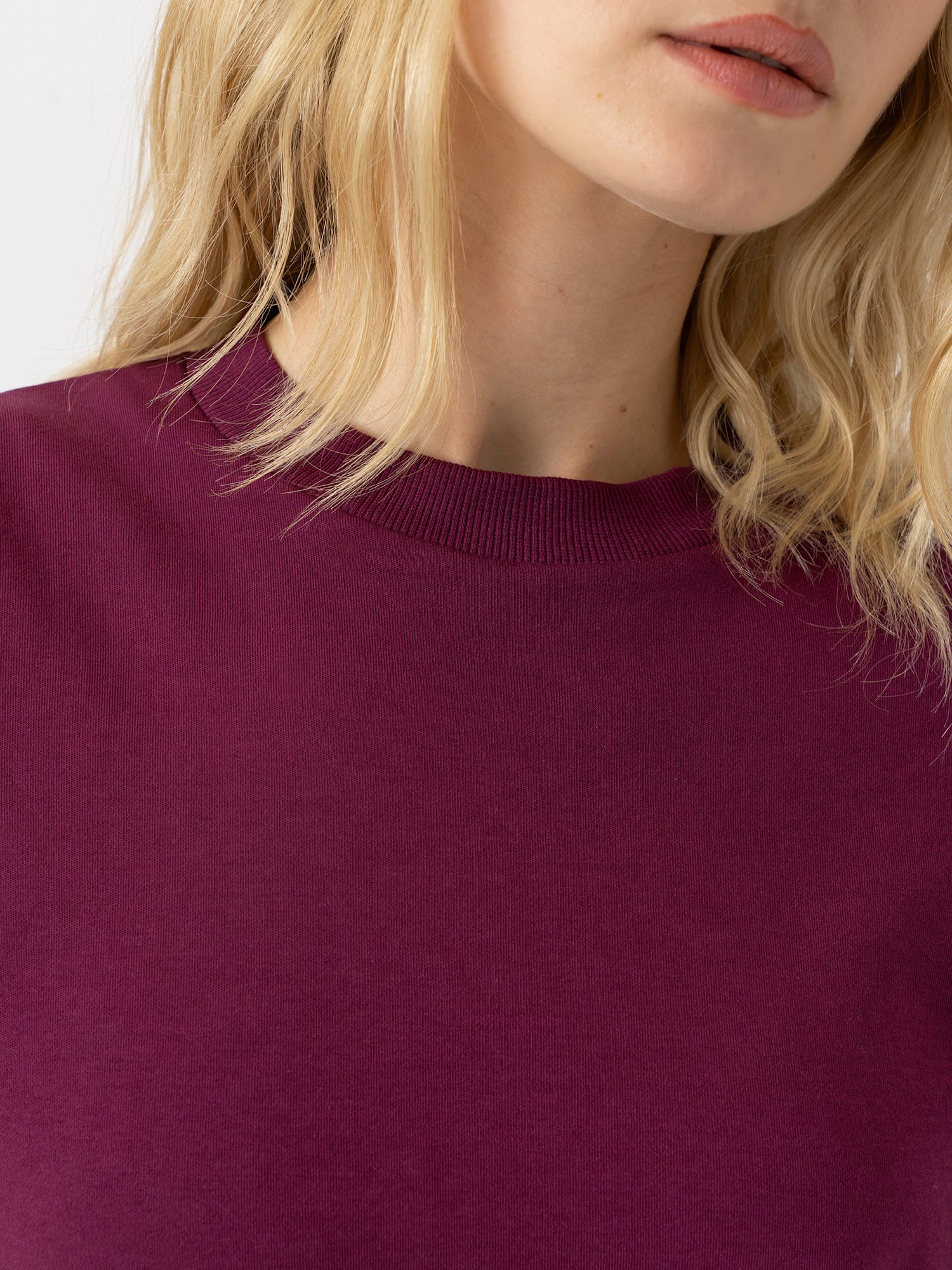 Chelsea Crew Neck Tee - Plum - Women's T-shirts | Saint and Sofia® EU