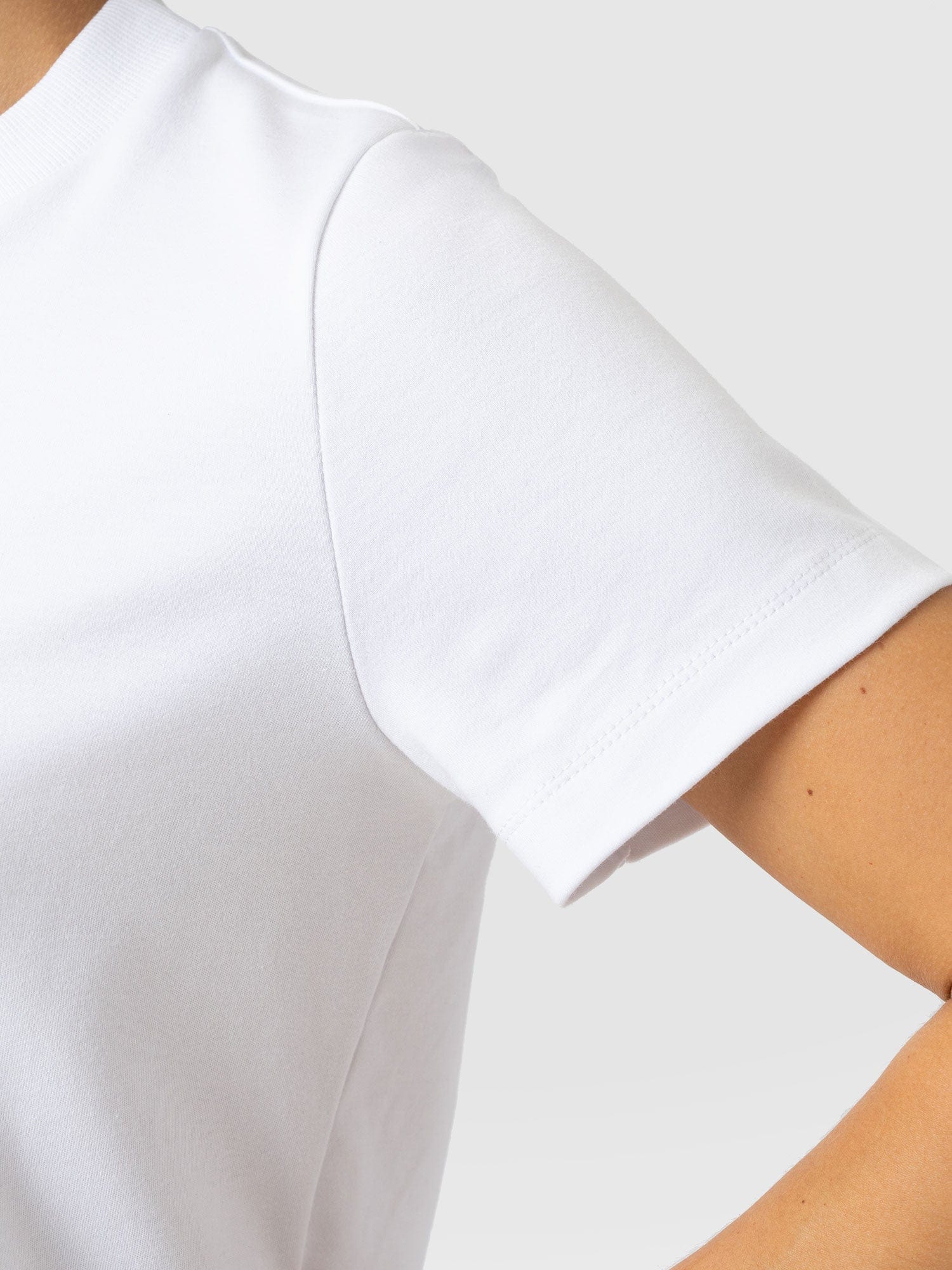 Chelsea Crew Neck Tee - White - Pink Lightning Bolt - Women's T-shirts | Saint + Sofia? EU