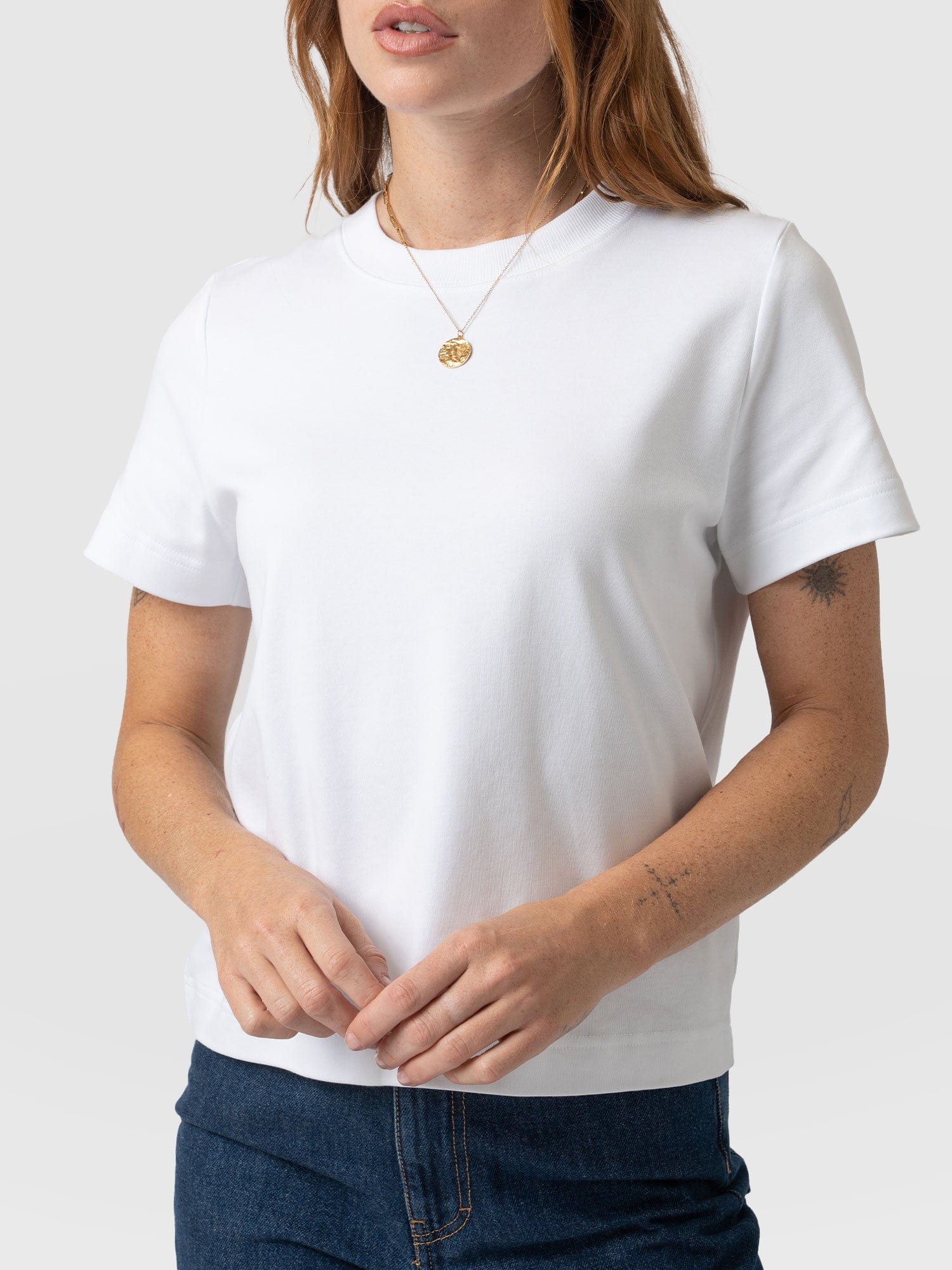Chelsea Crew Neck Tee White - Women's T-Shirts | Saint and Sofia® EU