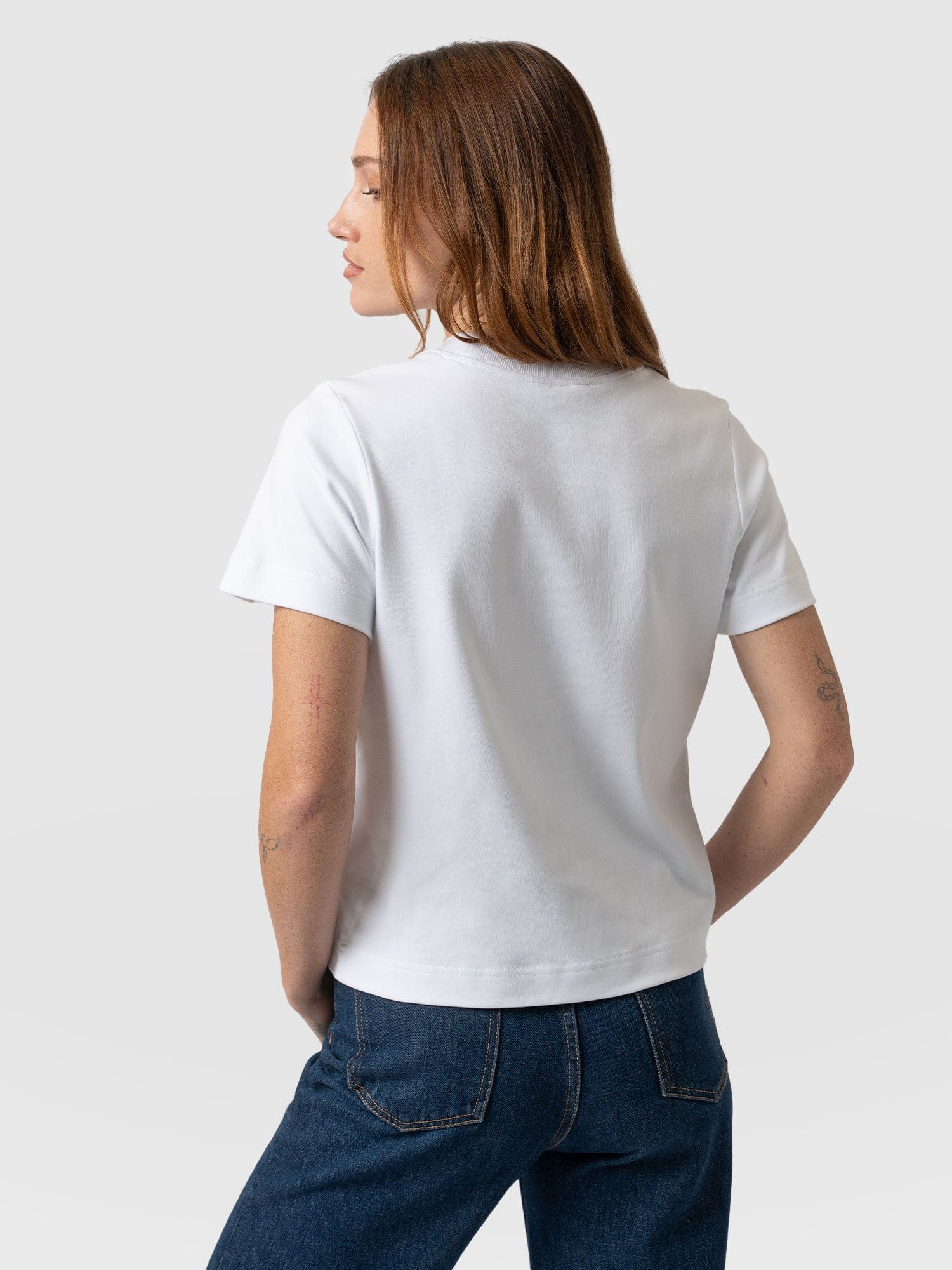 Chelsea Crew Neck Tee White - Women's T-Shirts | Saint and Sofia® EU
