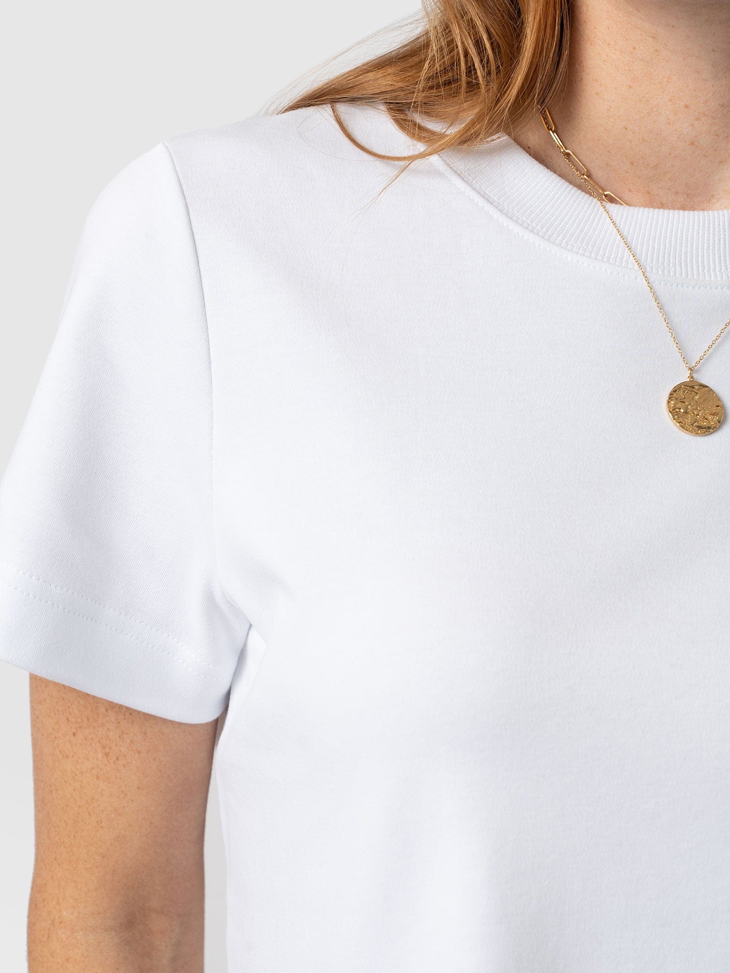 Chelsea Crew Neck Tee White - Women's T-Shirts | Saint and Sofia® EU