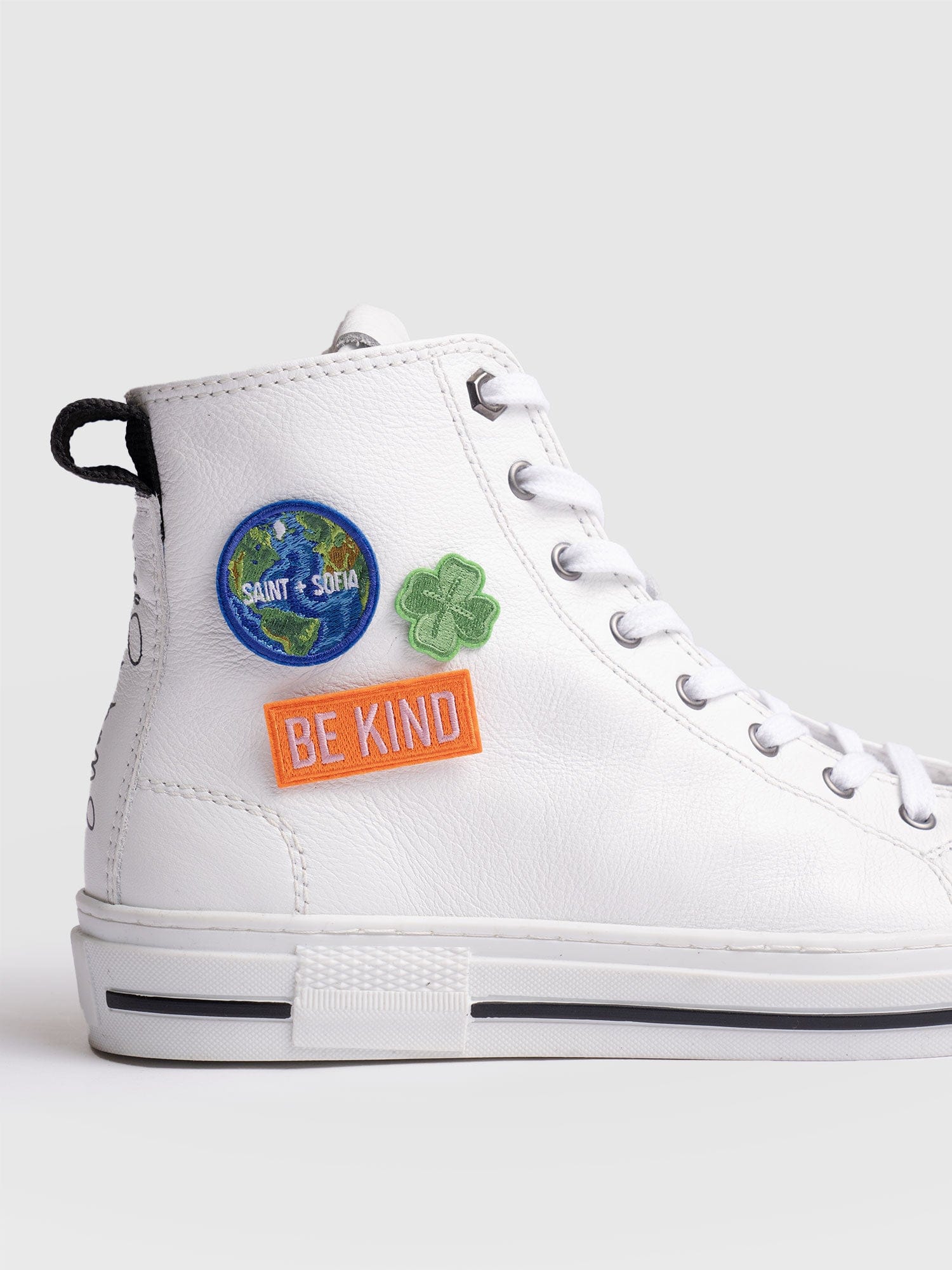 Clover Sticker Badge - Green - Women's Accessories | Saint and Sofia® EU