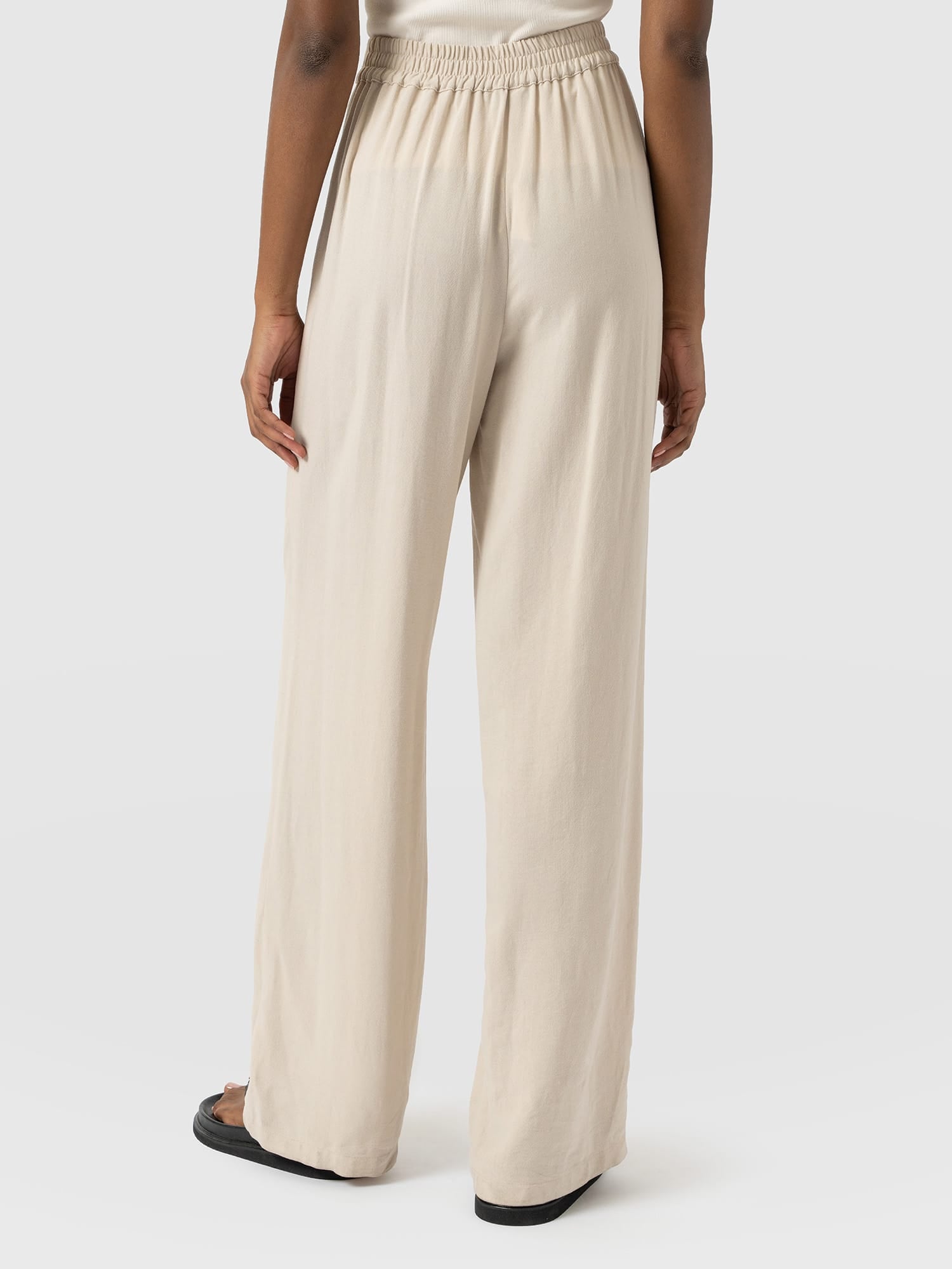 Corinne Wide Leg Linen Pant - Oatmeal - Women's Trousers | Saint and Sofia® EU