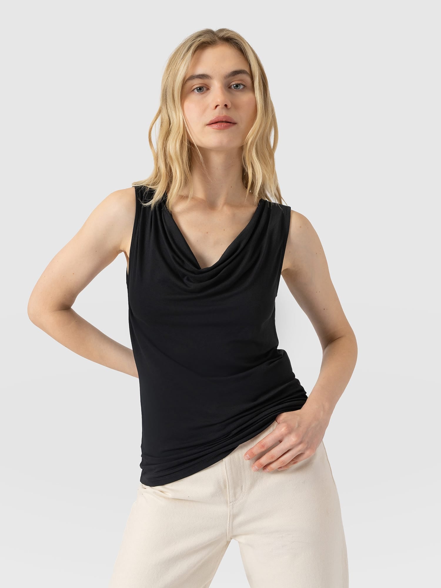 Cowl Neck Cami Black - Women's T-Shirts | Saint and Sofia® EU