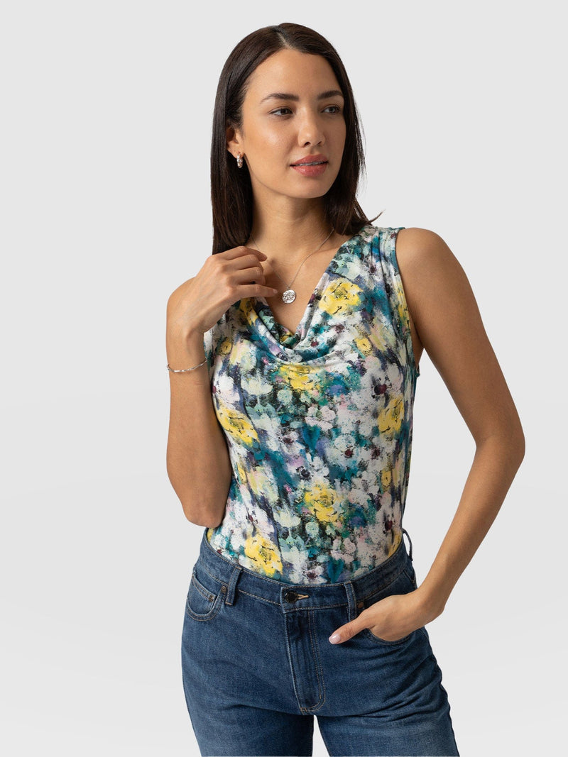 Cowl Neck Cami Misty Floral- Women's T-Shirts | Saint + Sofia® EU