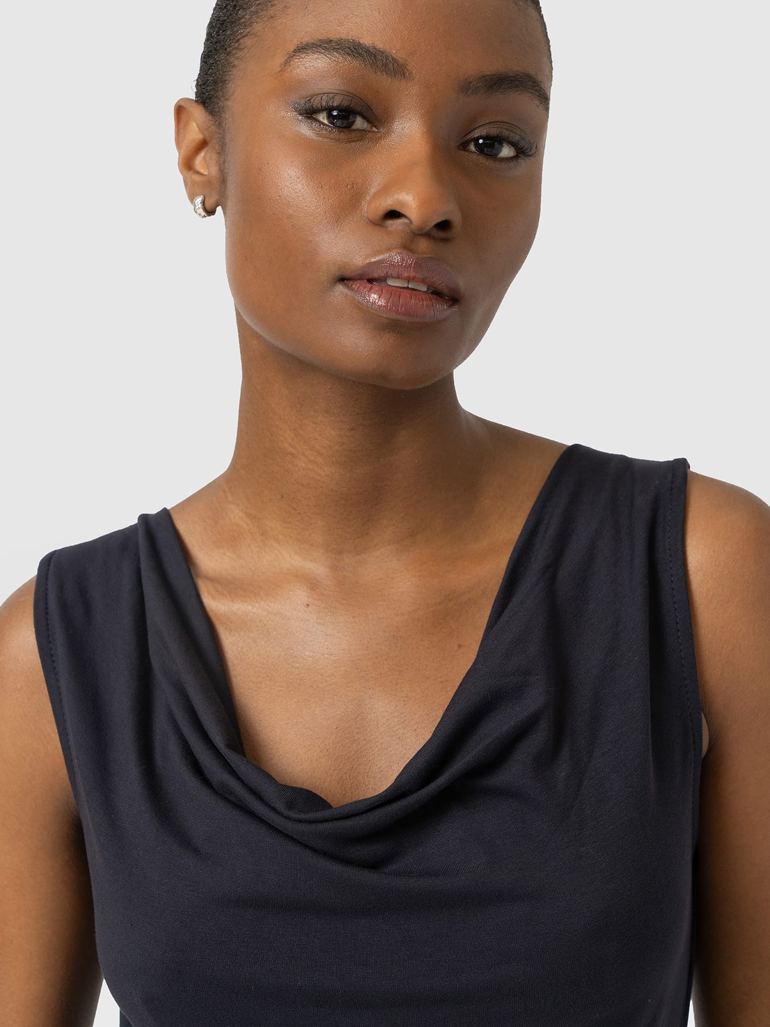 Cowl Neck Cami Navy - Women's T-Shirts | Saint and Sofia® EU