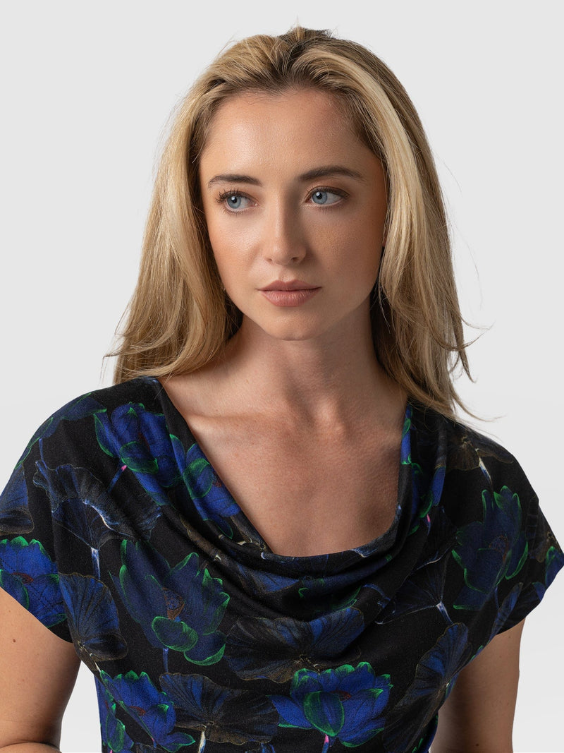 Cowl Neck Tee Blue Flora - Women's T-Shirts | Saint + Sofia® EU
