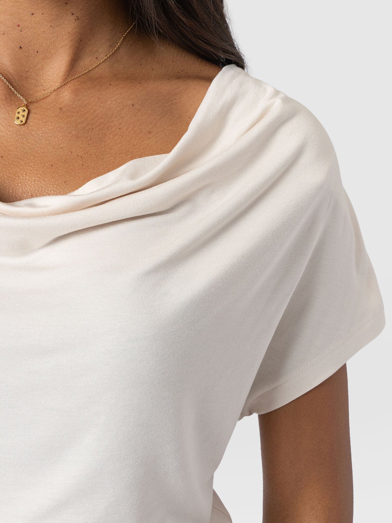 Cowl Neck Tee Cream - Women's T-Shirts | Saint + Sofia® EU