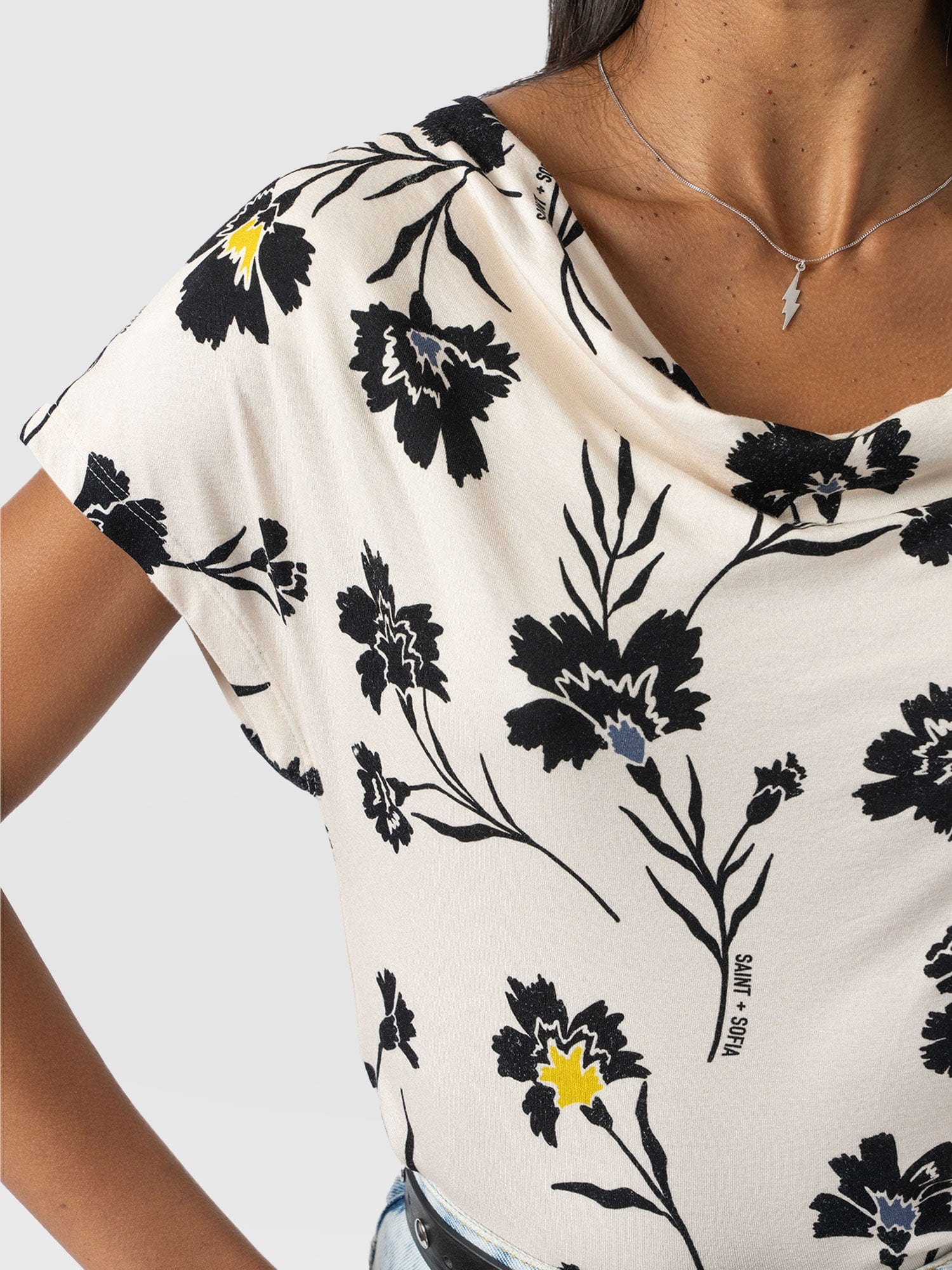 Cowl Neck Tee - White Spring Floral - Women's T-Shirts | Saint + Sofia® EU