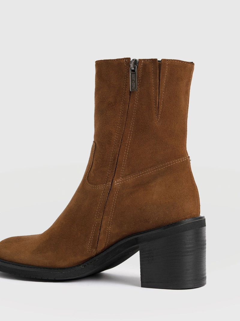 Dakota Ankle Boot - Camel Suede - Women's Shoes | Saint + Sofia® EU