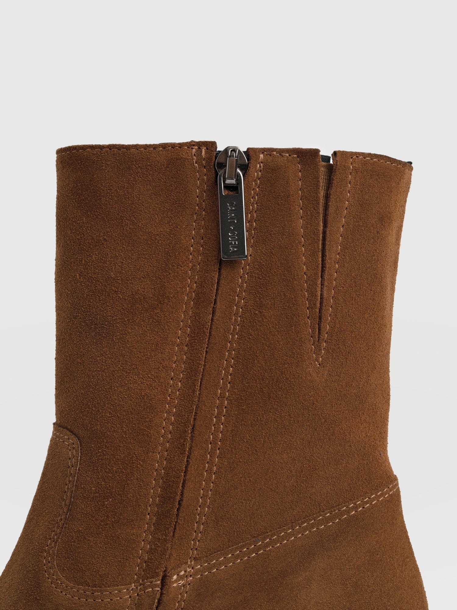 Dakota Ankle Boot - Camel Suede - Women's Shoes | Saint + Sofia® EU