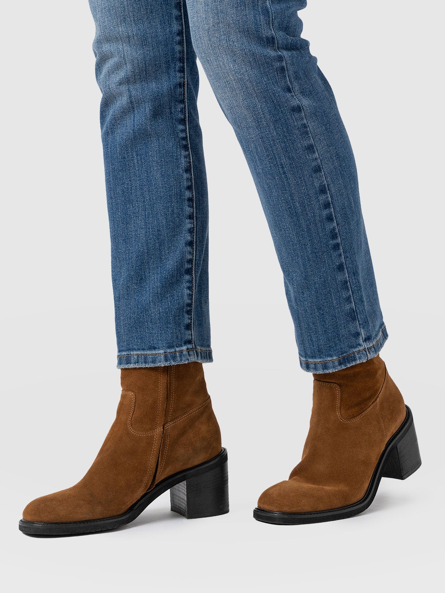 Dakota Ankle Boot - Camel Suede - Women's Shoes | Saint + Sofia® EU