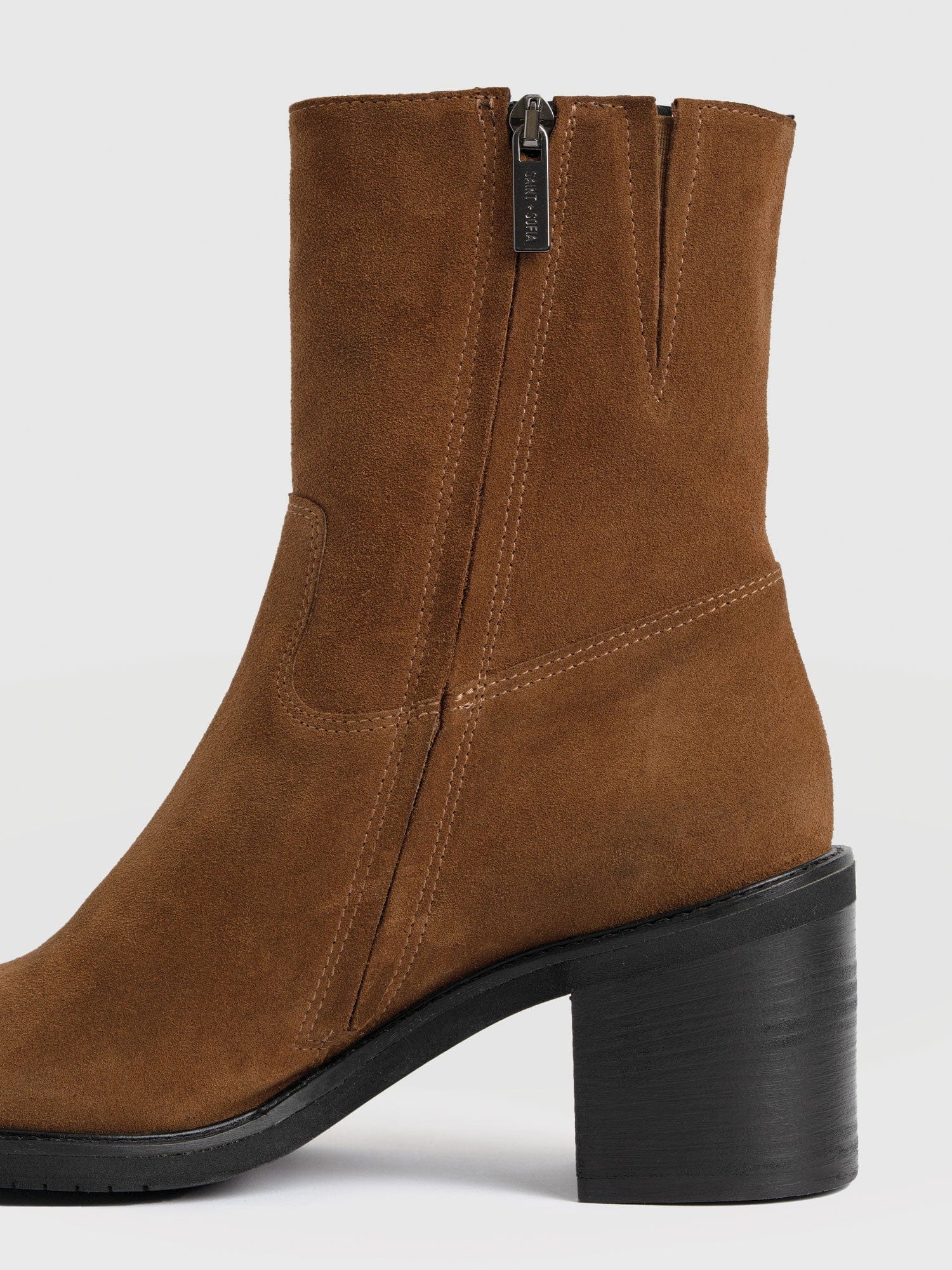 Dakota Ankle Boot - Camel Suede - Women's Shoes | Saint + Sofia® EU